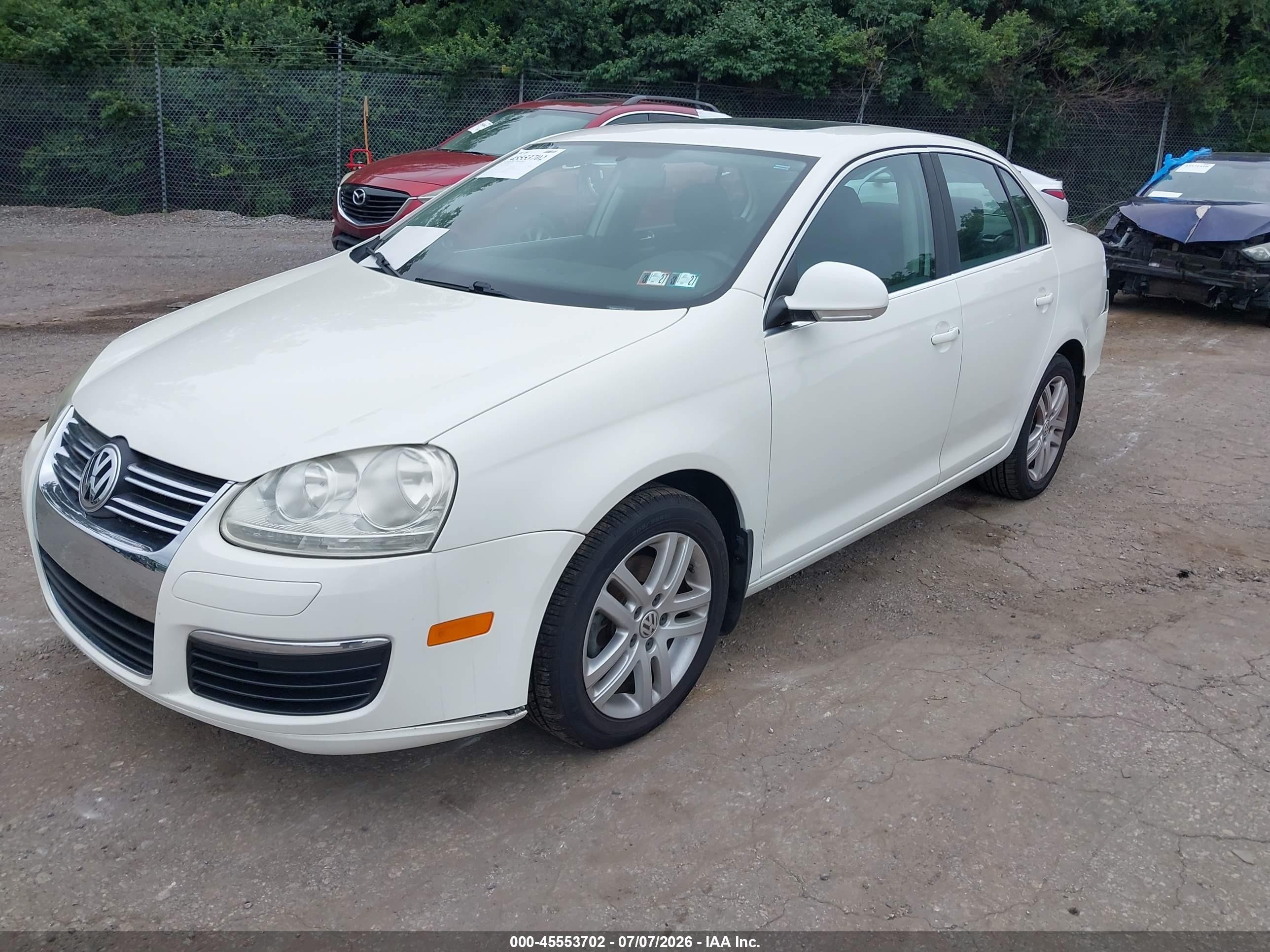 2007 Volkswagen Jetta 2.5 Белый vin: 3VWSG71K87M139102