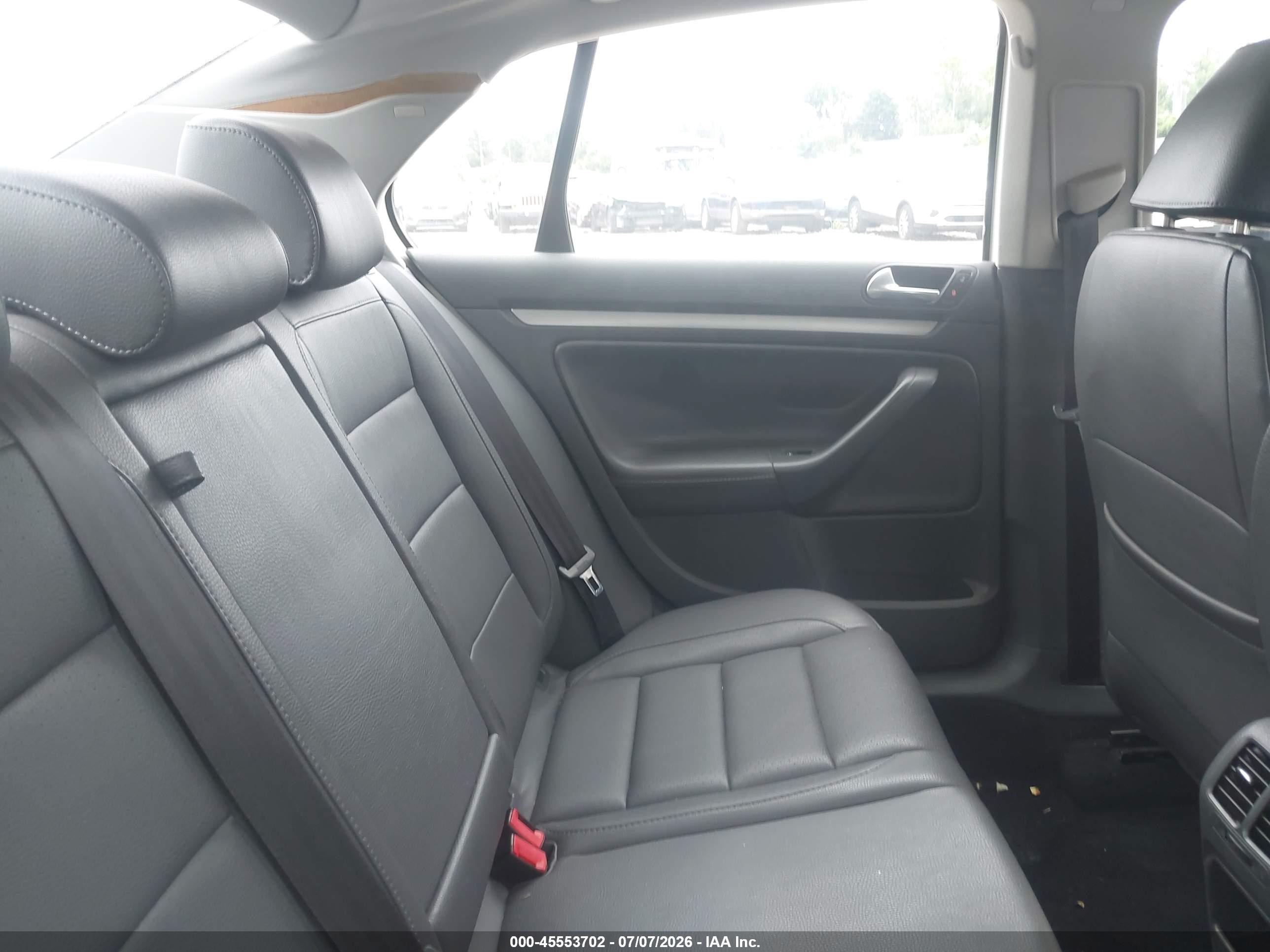 2007 Volkswagen Jetta 2.5 Белый vin: 3VWSG71K87M139102