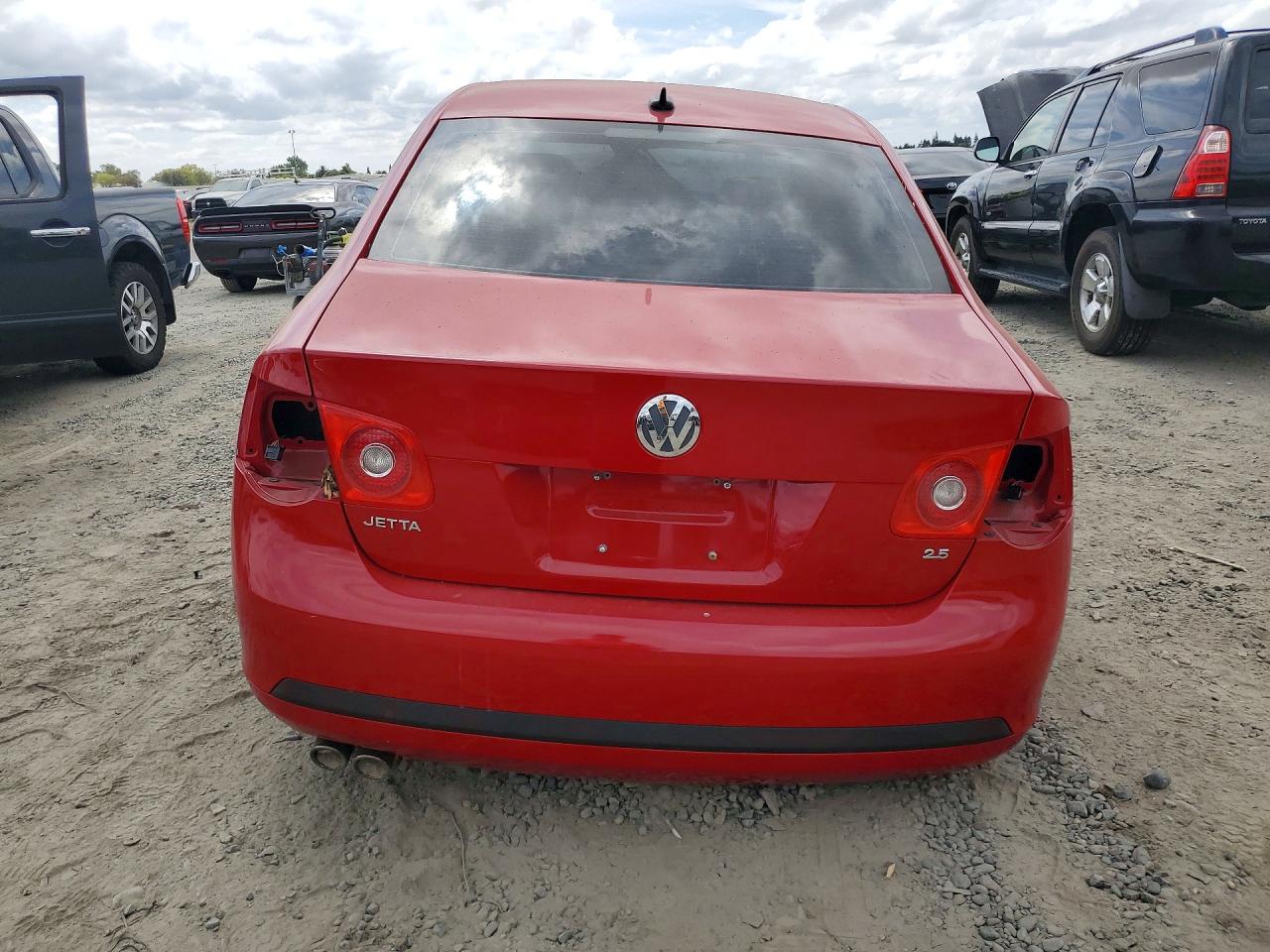 2007 Volkswagen Jetta 2.5 Option Package 1 Red vin: 3VWSG71KX7M029233