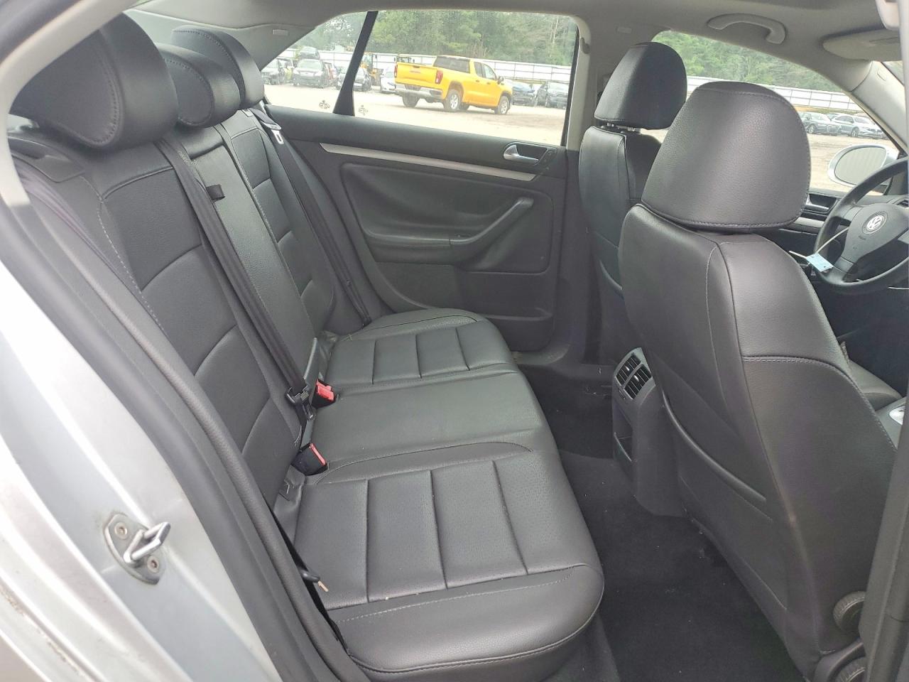 2007 Volkswagen Jetta 2.5 Option Package 1 Silver vin: 3VWSG71KX7M031323