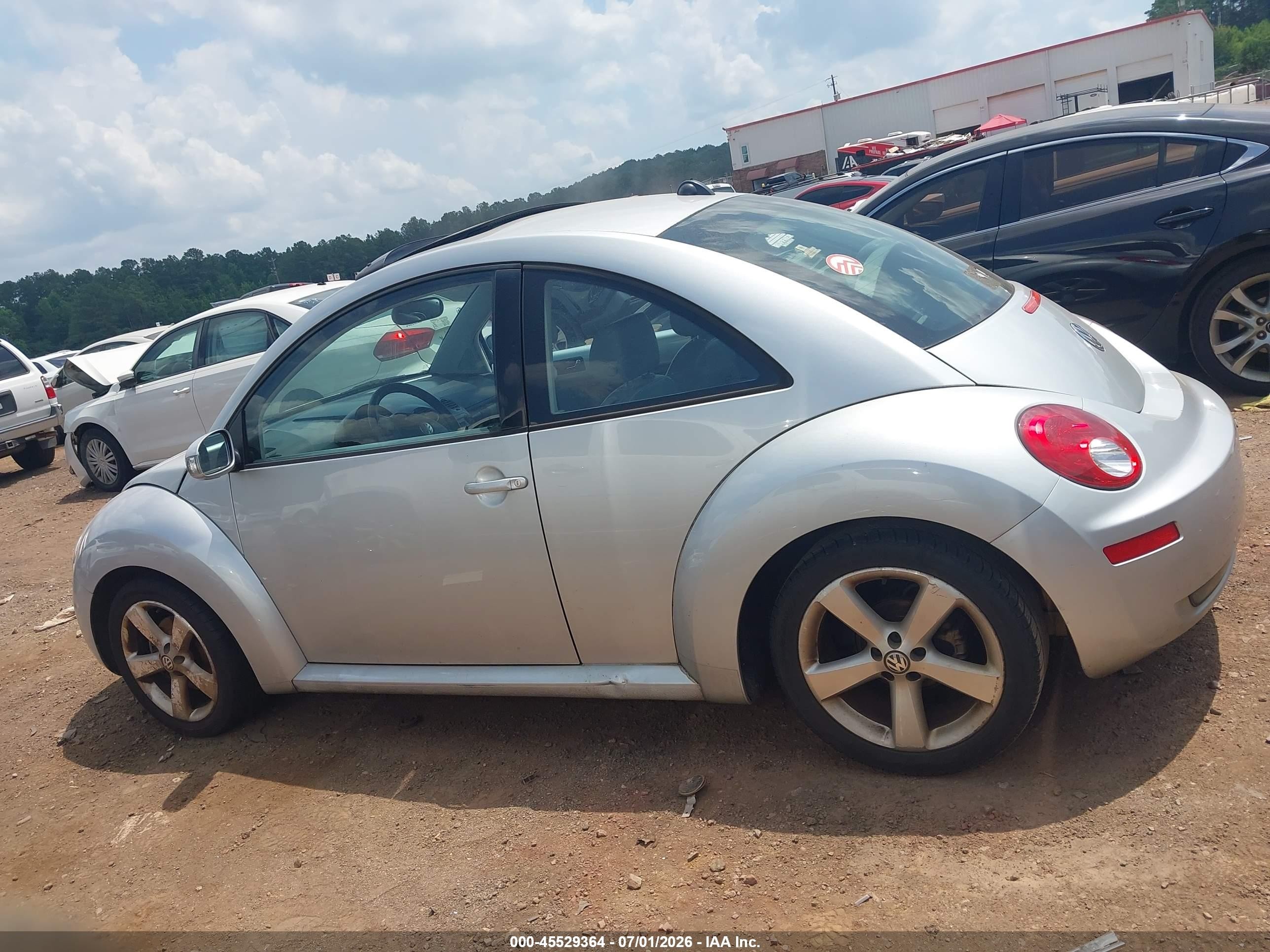 2007 Volkswagen New Beetle Coupe 2.5 (a6) Silver vin: 3VWSW31C87M505905
