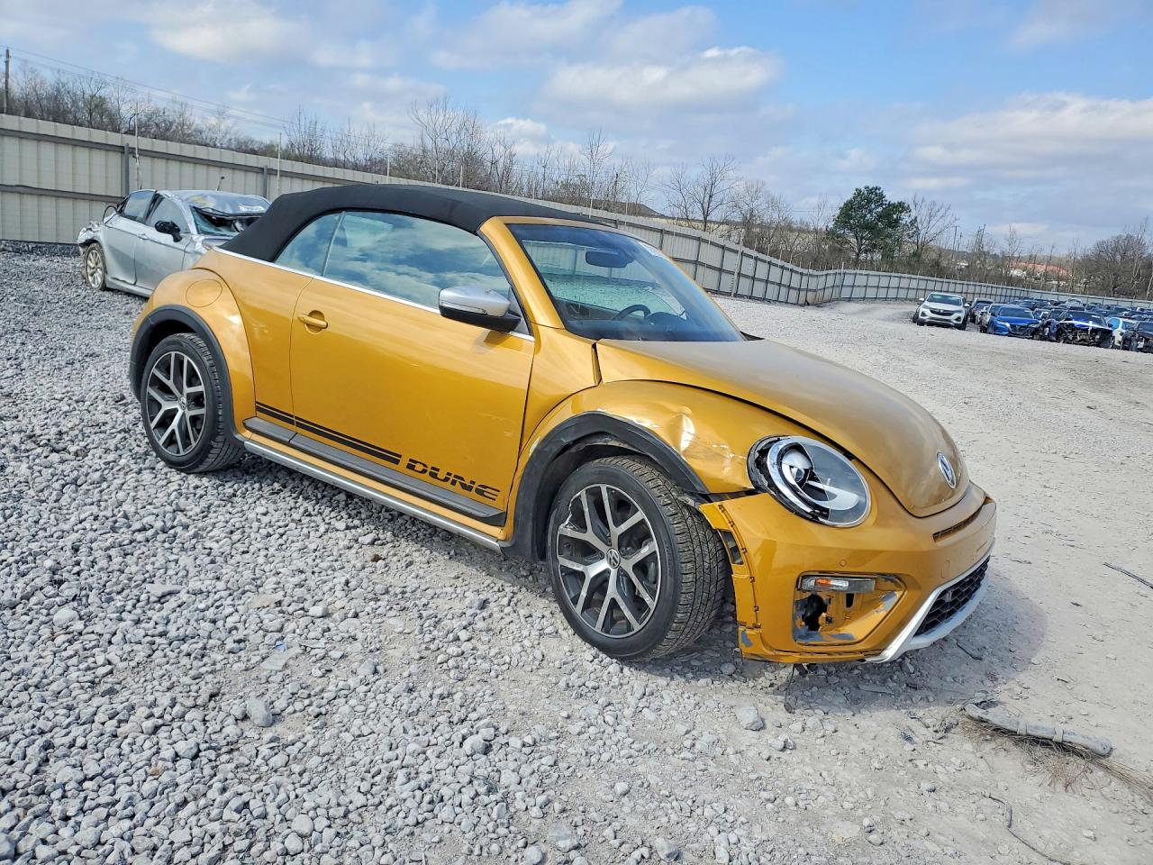 2017 Volkswagen Beetle Dune Gold vin: 3VWT17AT0HM807166