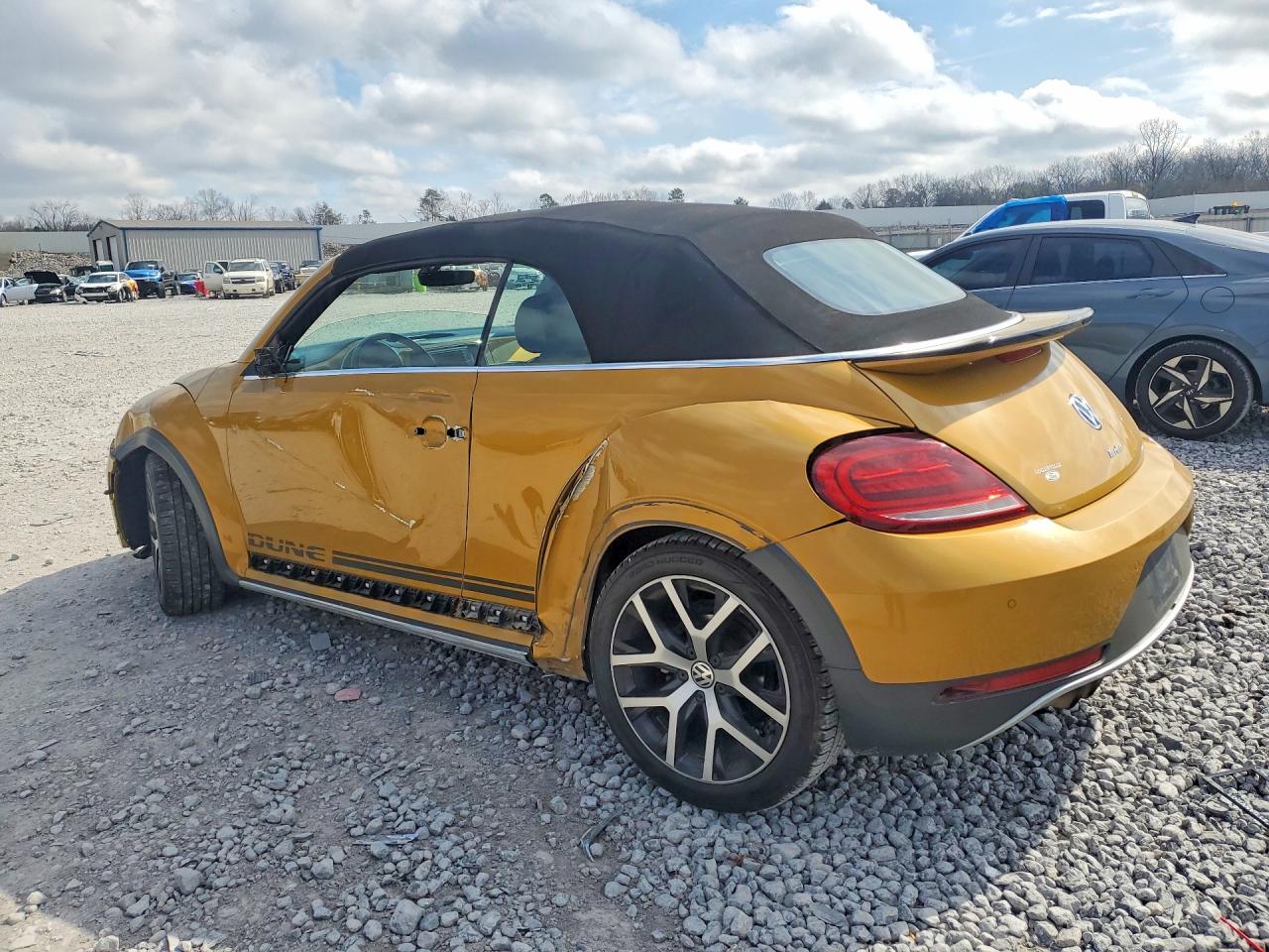 2017 Volkswagen Beetle Dune Gold vin: 3VWT17AT0HM807166