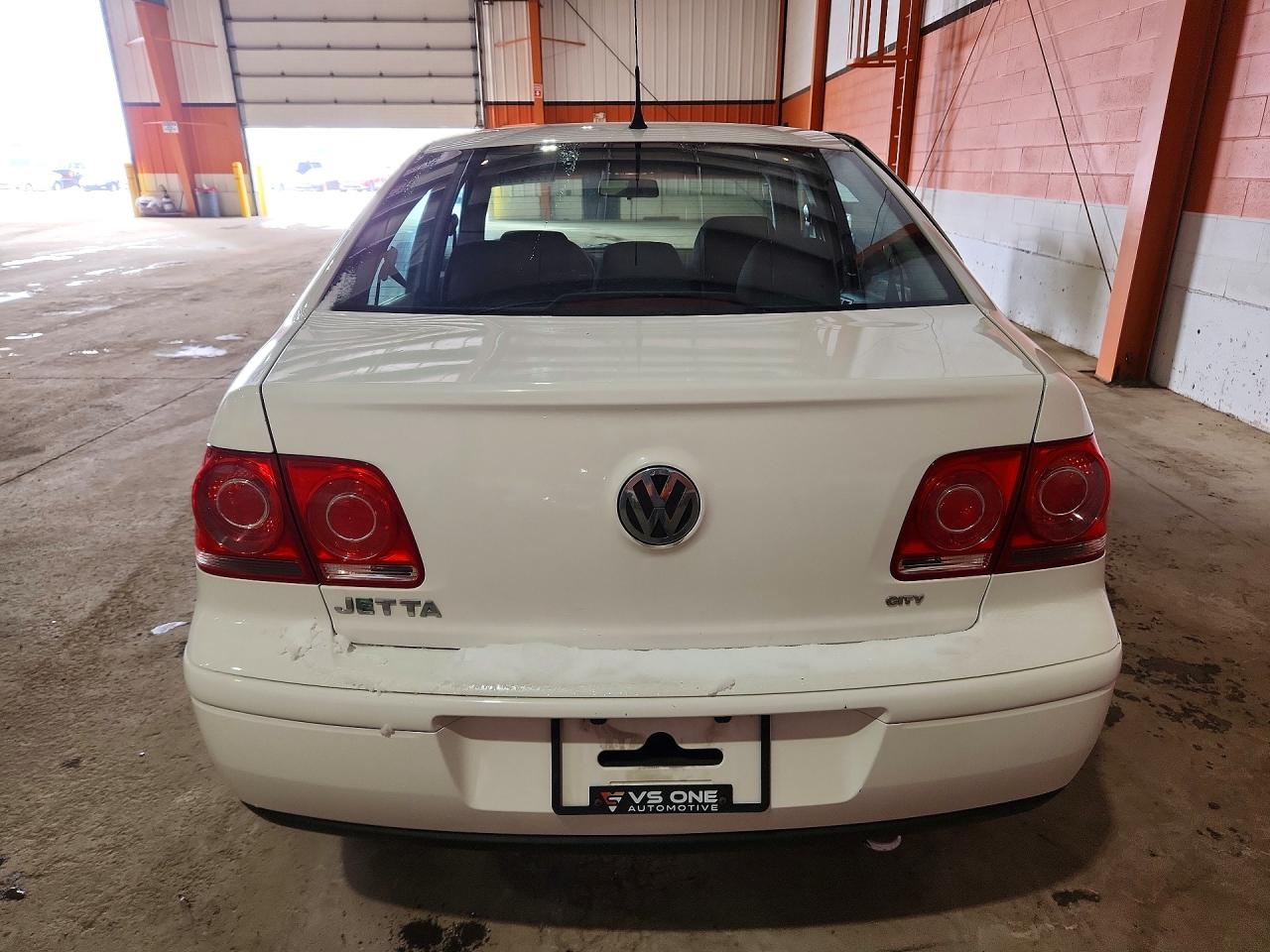 2009 Volkswagen City Jetta White vin: 3VWTK69M09M618989