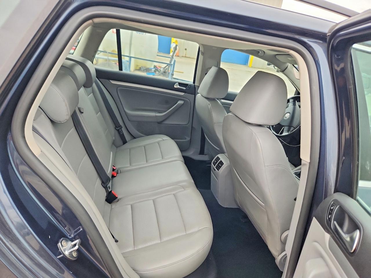 2009 Volkswagen Jetta Tdi Black vin: 3VWTL71K89M304584
