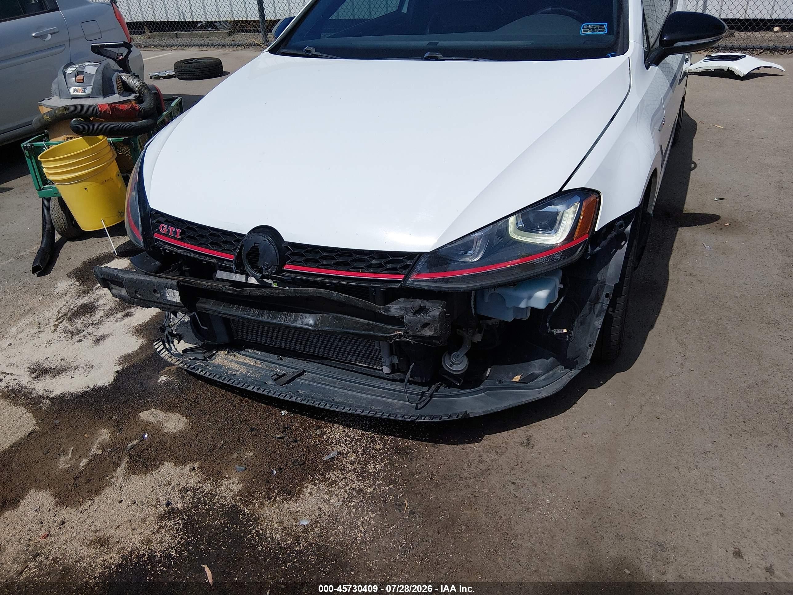 2015 Volkswagen Golf Gti 2.0t Se 2-door White vin: 3VWTT7AU4FM084258