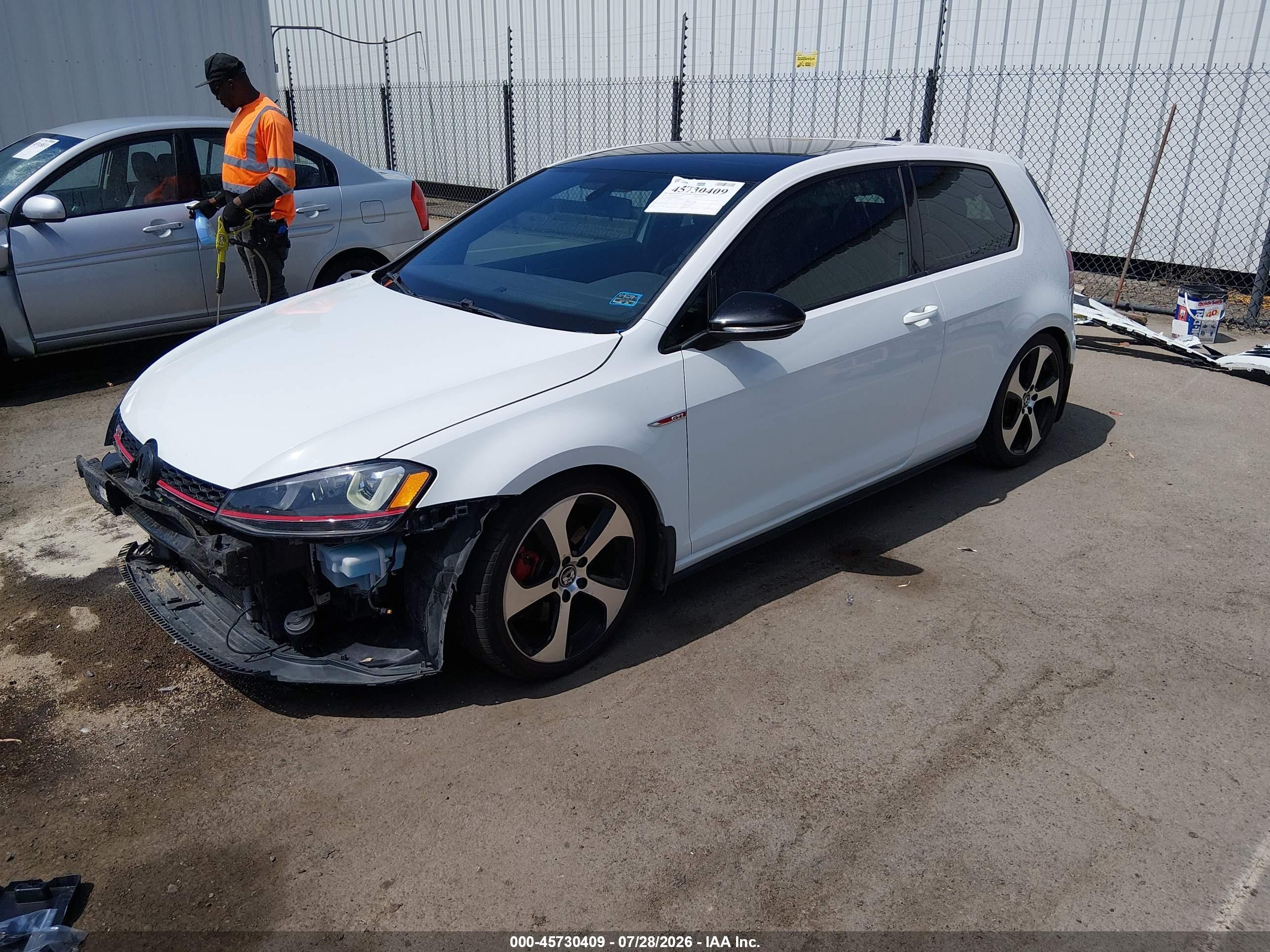 2015 Volkswagen Golf Gti 2.0t Se 2-door White vin: 3VWTT7AU4FM084258