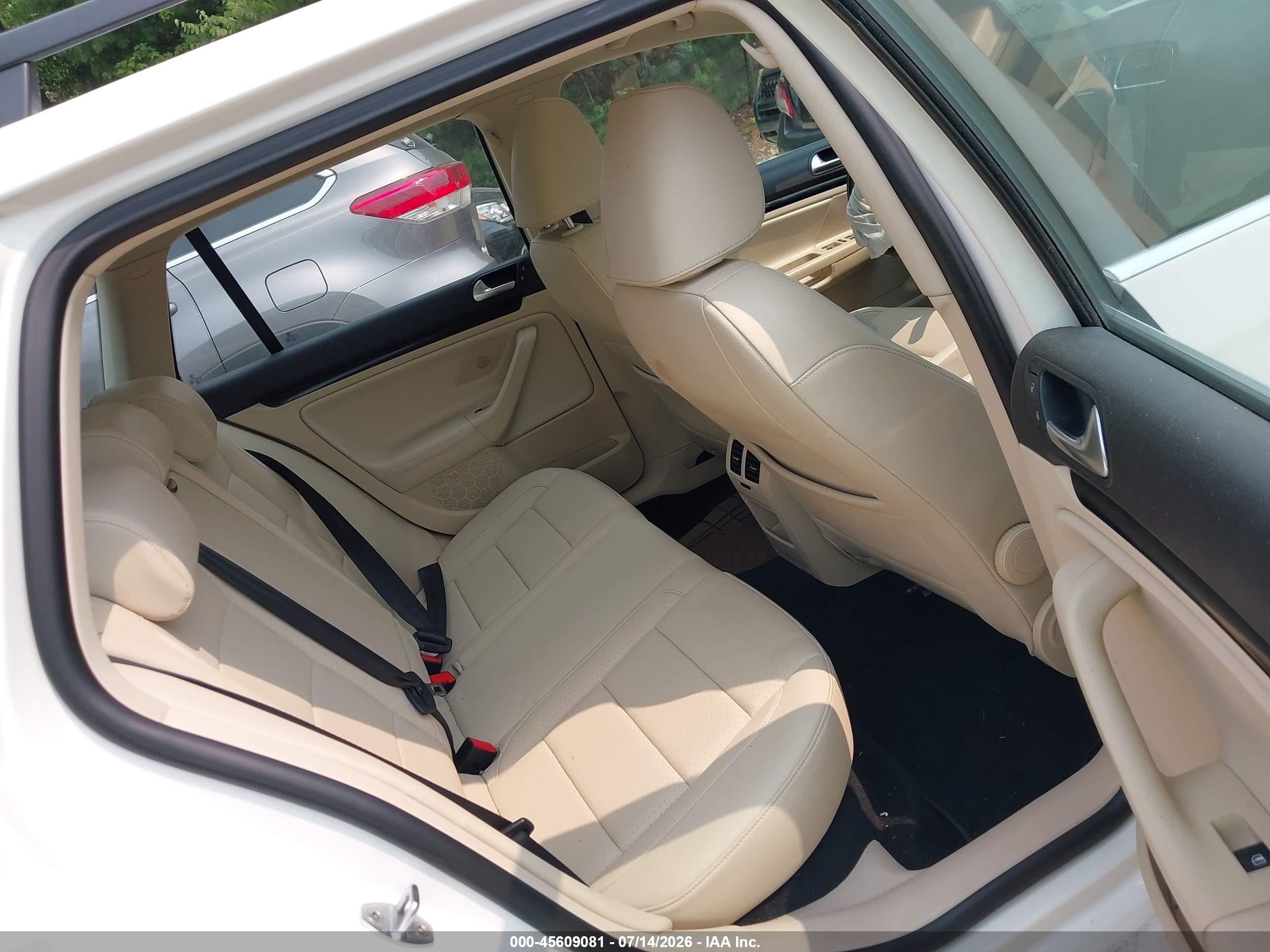 2010 Volkswagen Jetta Se White vin: 3VWTZ7AJ1AM663978