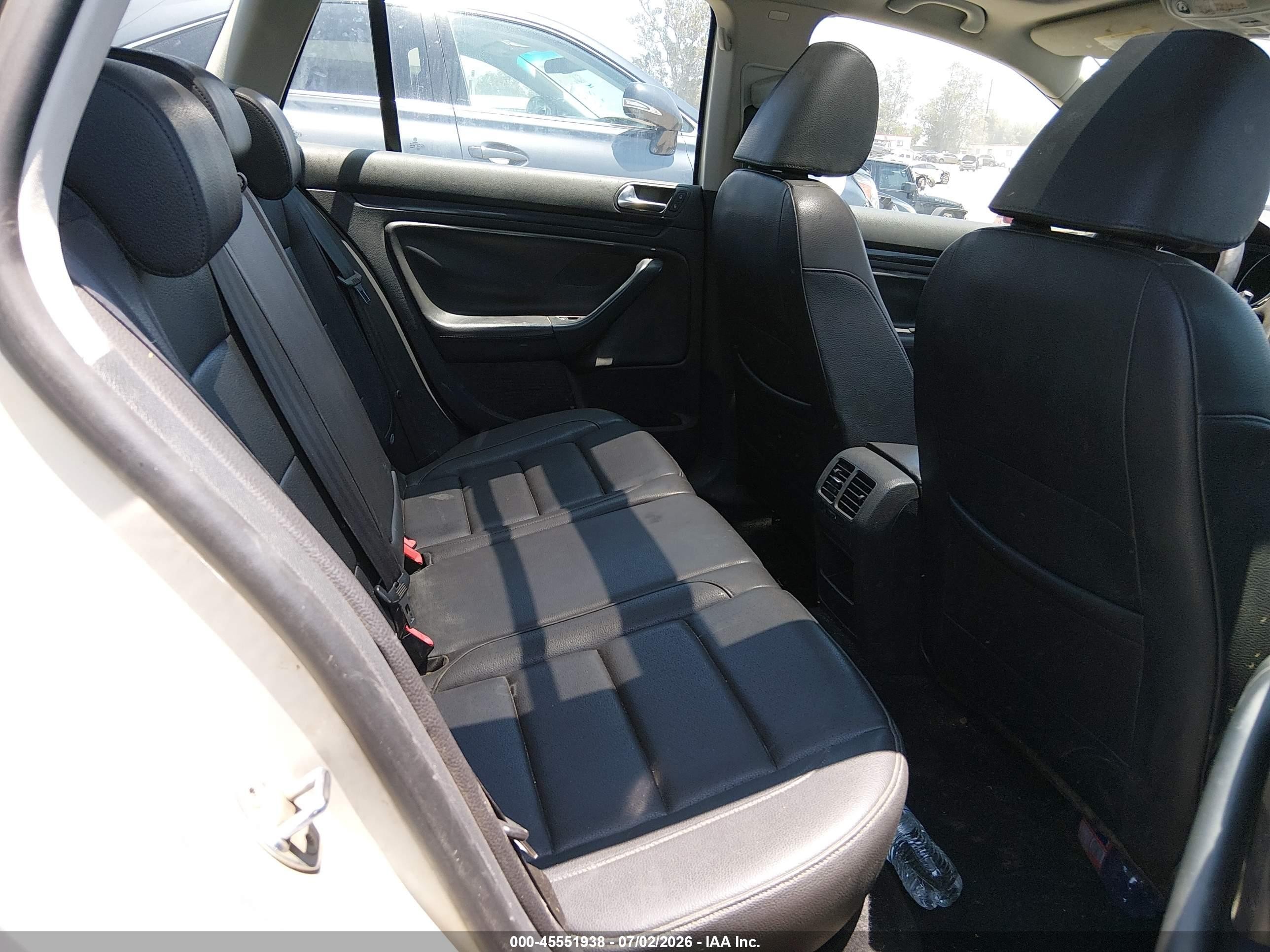 2010 Volkswagen Jetta Se Silver vin: 3VWTZ7AJ5AM692495