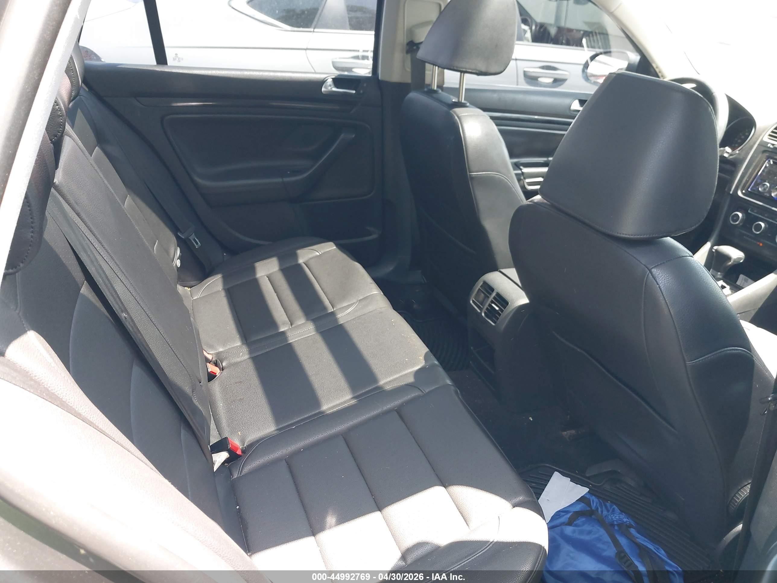 2010 Volkswagen Jetta Se Gray vin: 3VWTZ7AJ7AM675164