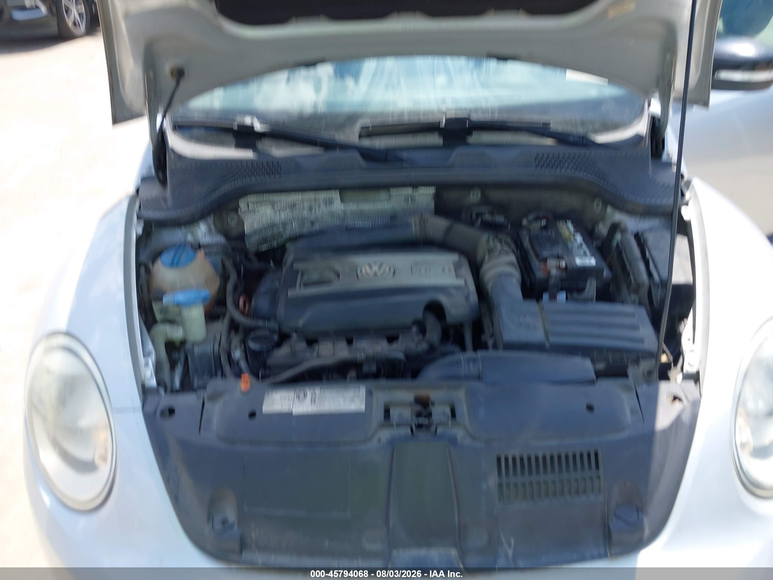 2012 Volkswagen Beetle 2.0t Silver vin: 3VWV67AT2CM617551