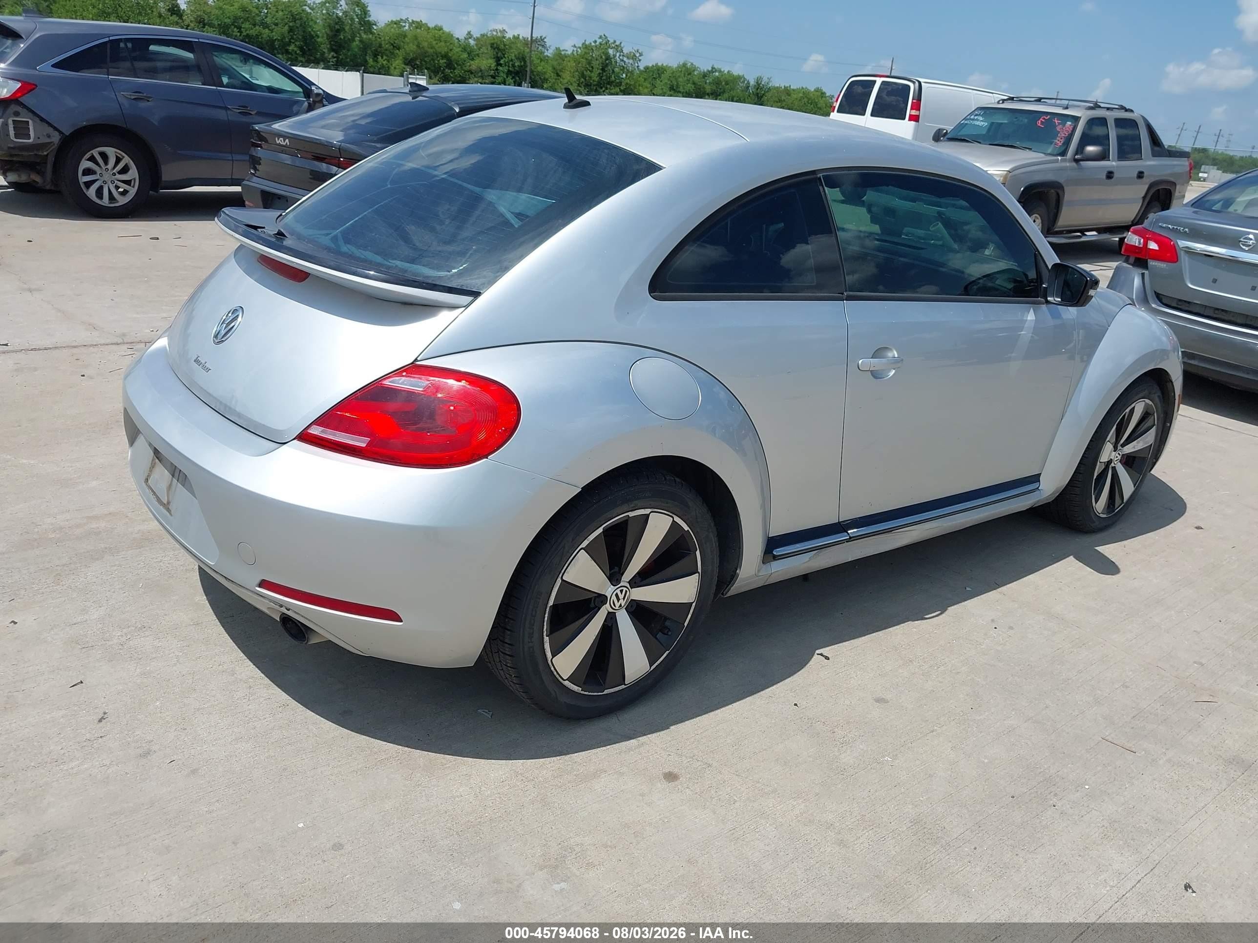 2012 Volkswagen Beetle 2.0t Silver vin: 3VWV67AT2CM617551