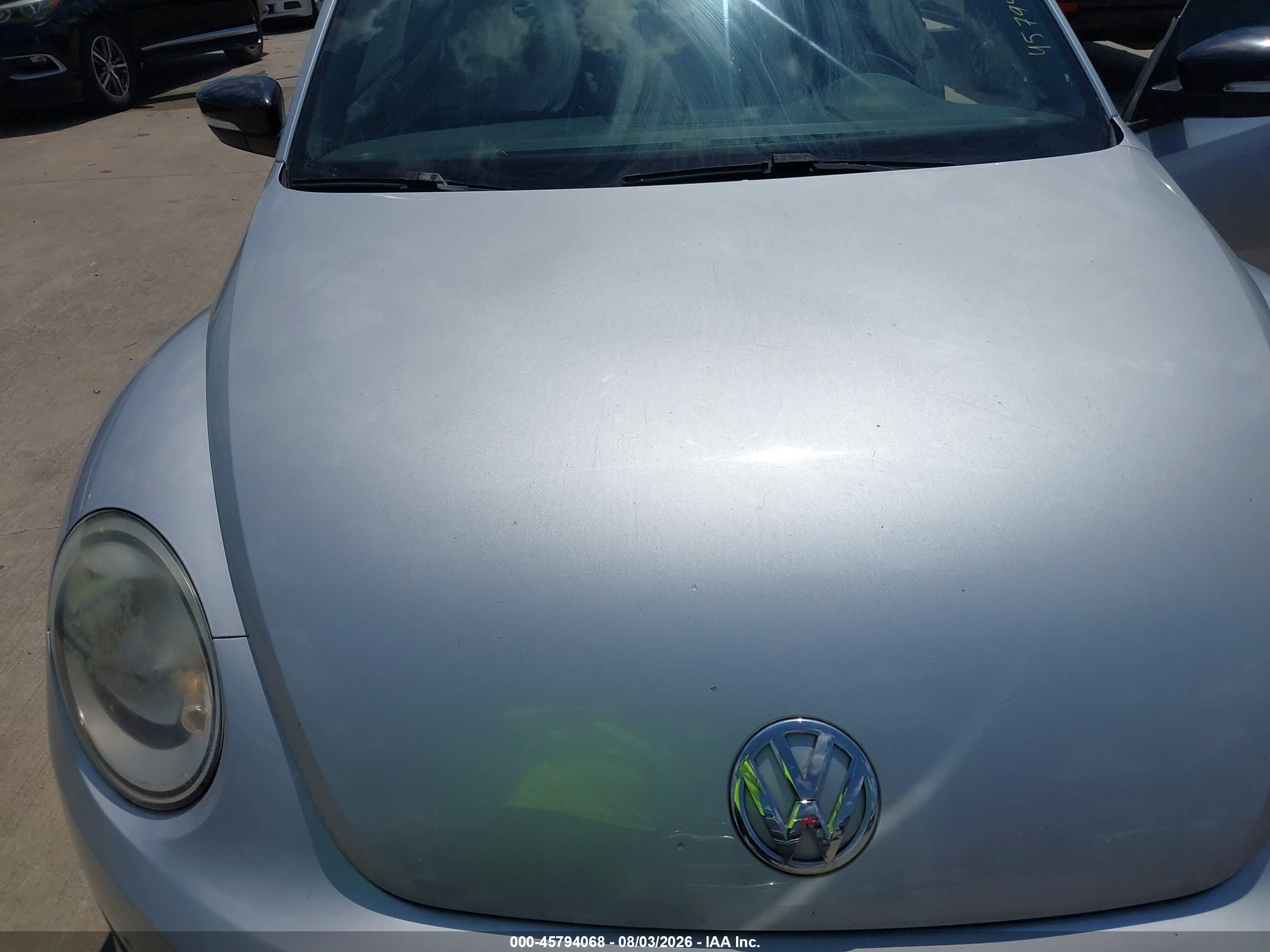 2012 Volkswagen Beetle 2.0t Silver vin: 3VWV67AT2CM617551