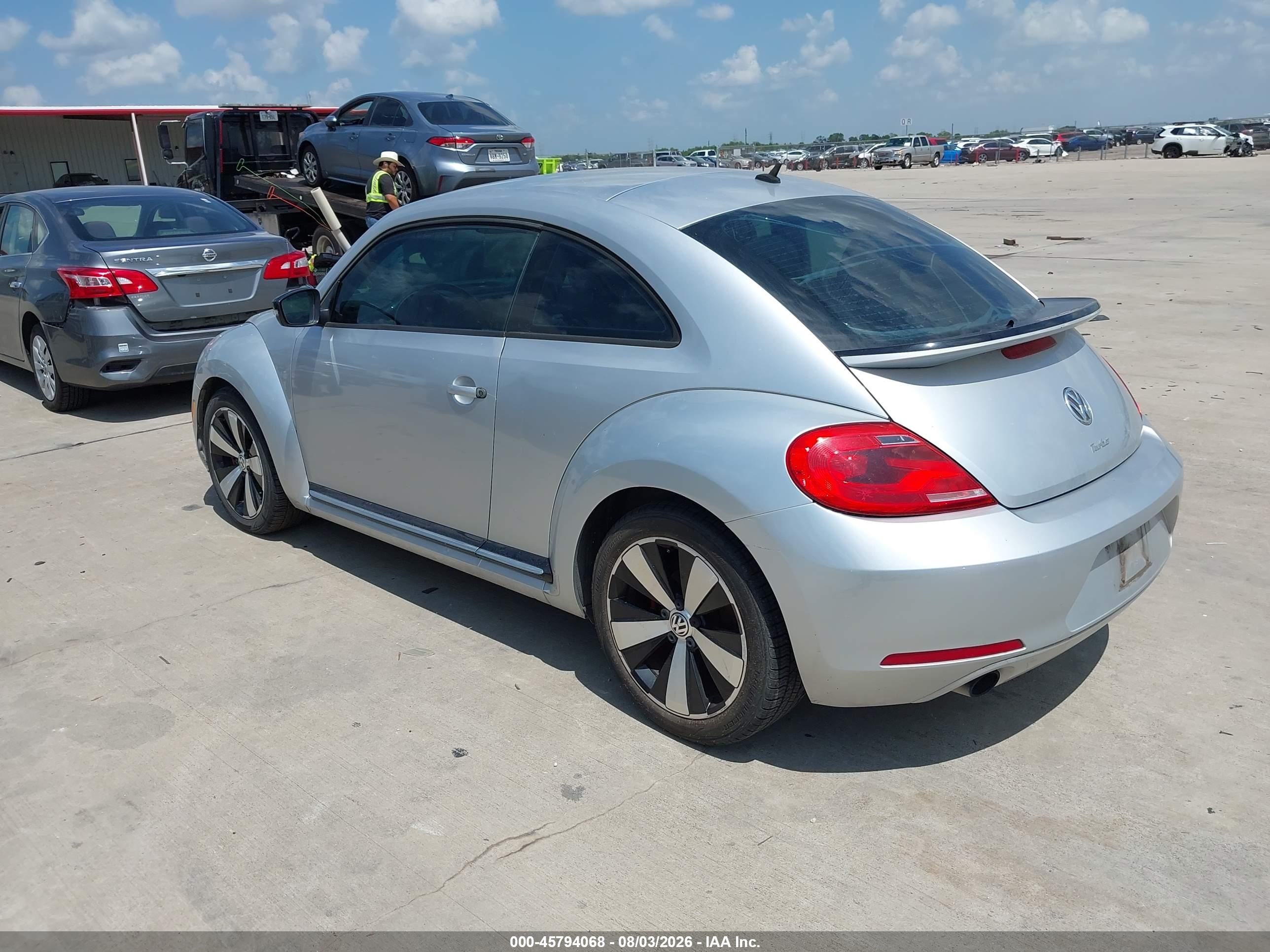 2012 Volkswagen Beetle 2.0t Silver vin: 3VWV67AT2CM617551