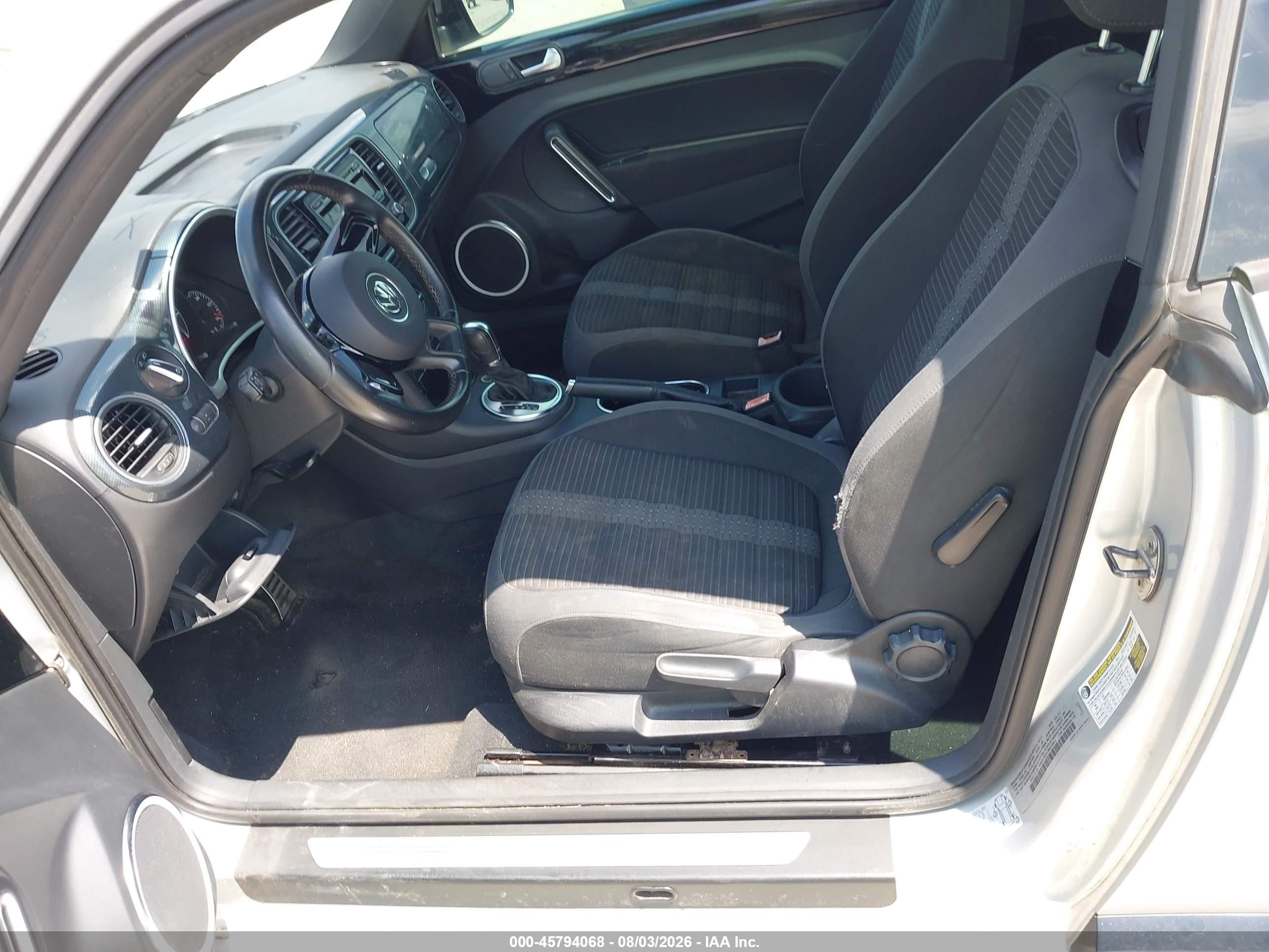 2012 Volkswagen Beetle 2.0t Silver vin: 3VWV67AT2CM617551