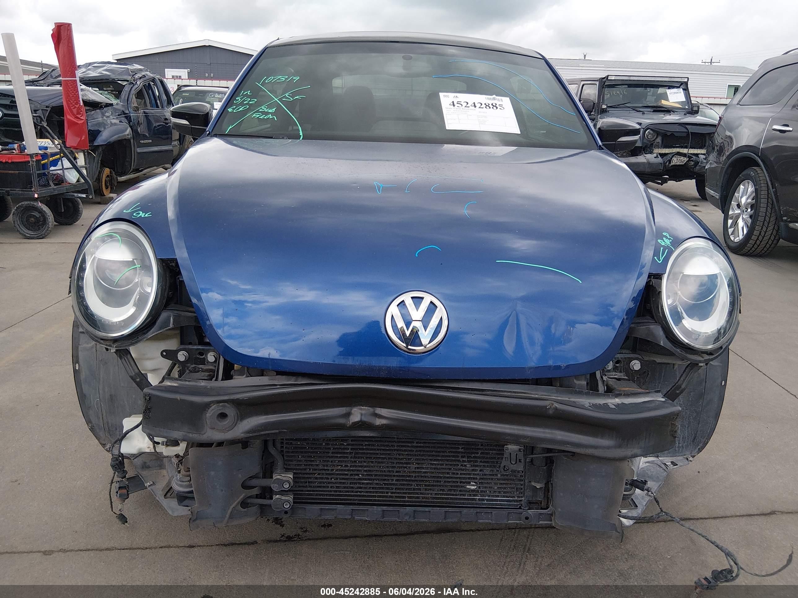 2013 Volkswagen Beetle 2.0t Turbo Синий vin: 3VWV67AT2DM616403