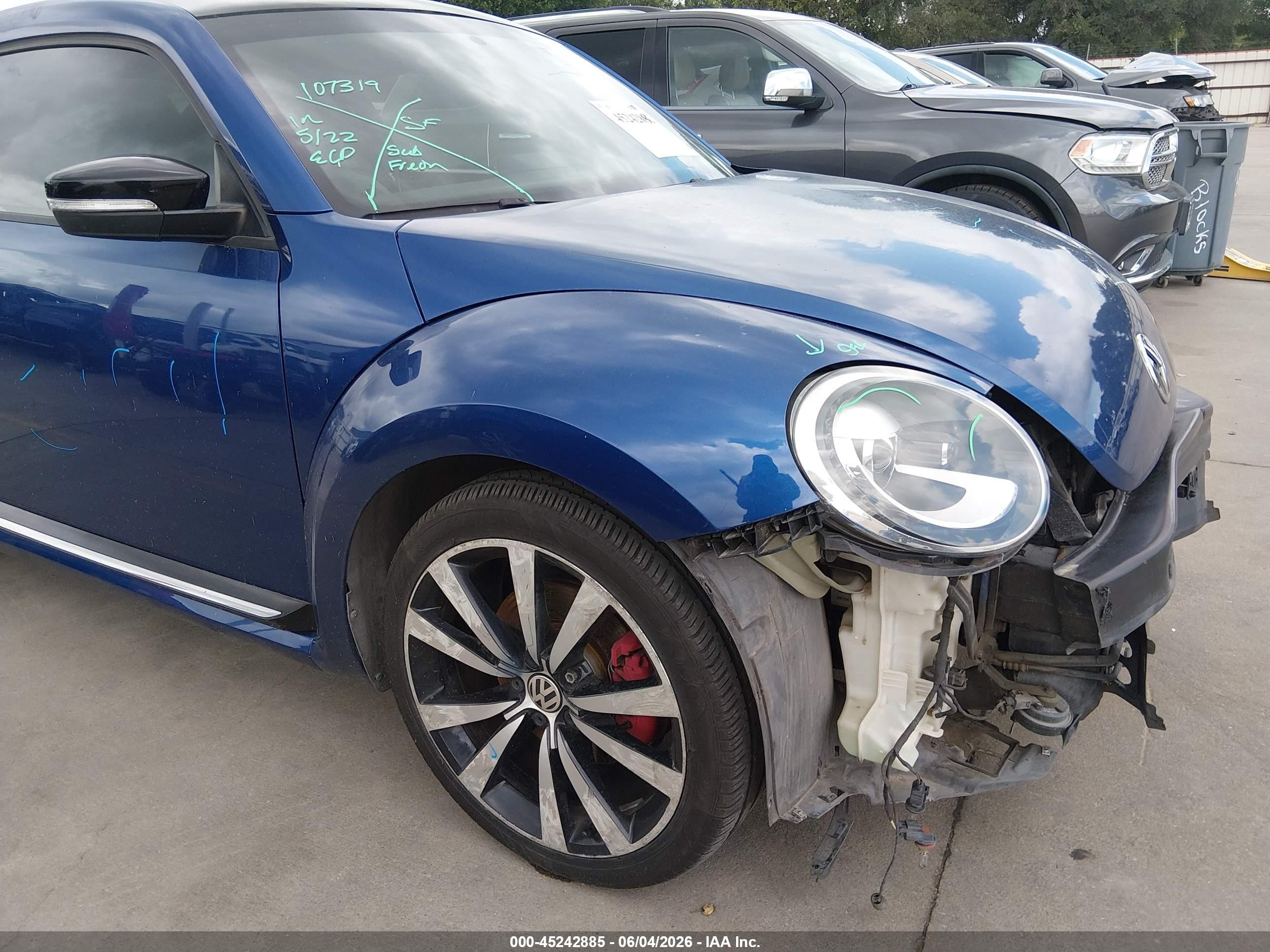 2013 Volkswagen Beetle 2.0t Turbo Синий vin: 3VWV67AT2DM616403