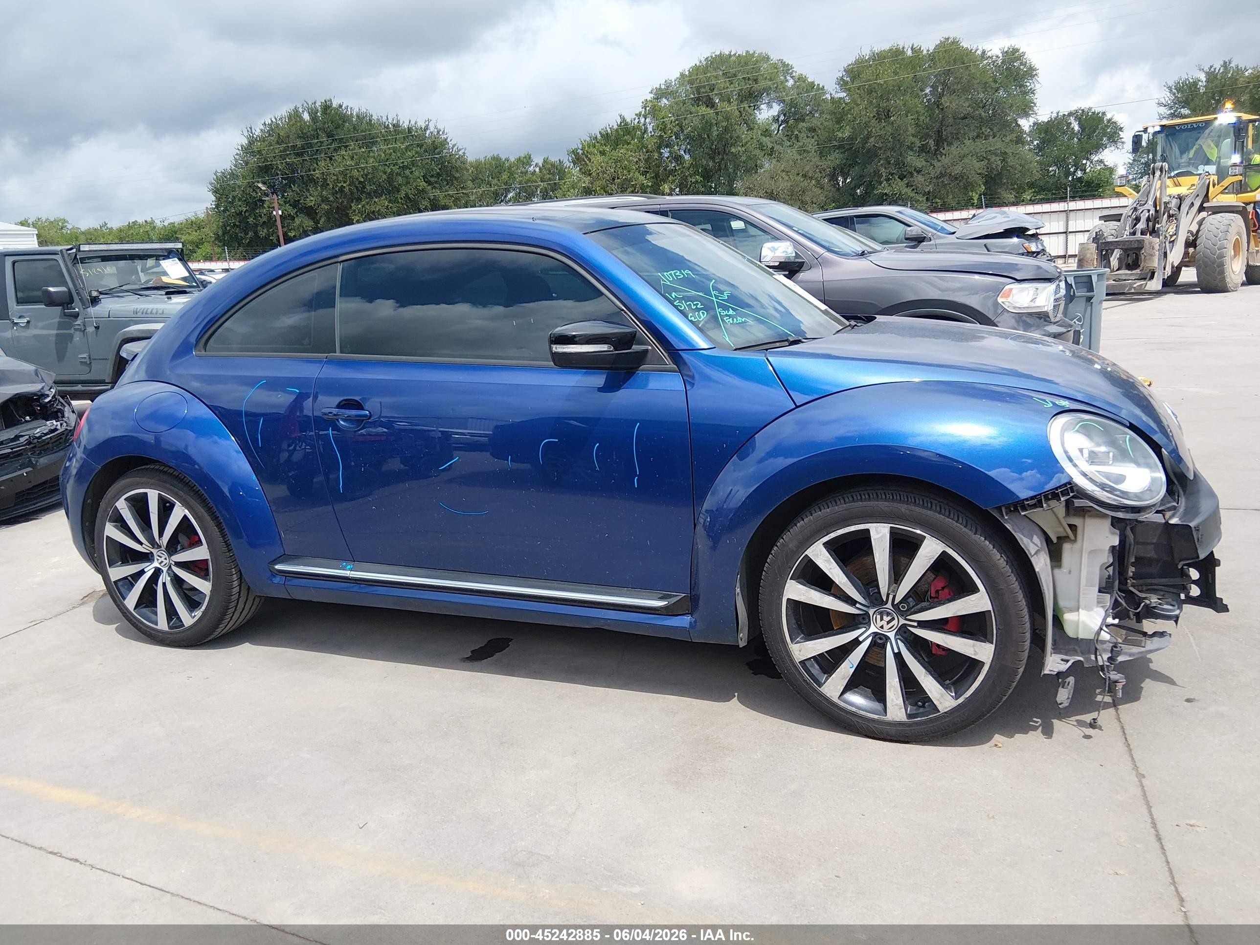 2013 Volkswagen Beetle 2.0t Turbo Синий vin: 3VWV67AT2DM616403