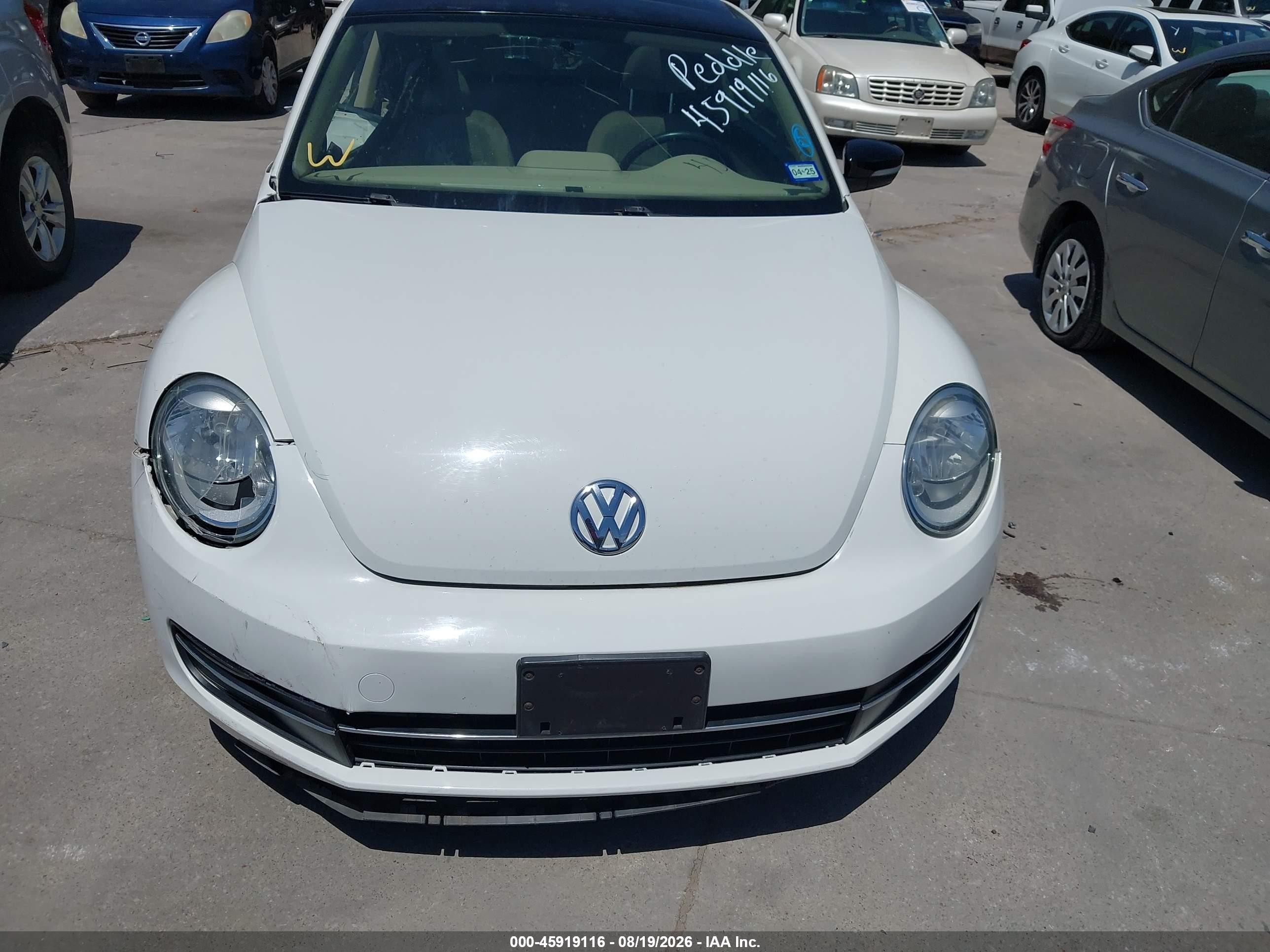 2013 Volkswagen Beetle 2.0t Turbo White vin: 3VWV67AT5DM645281