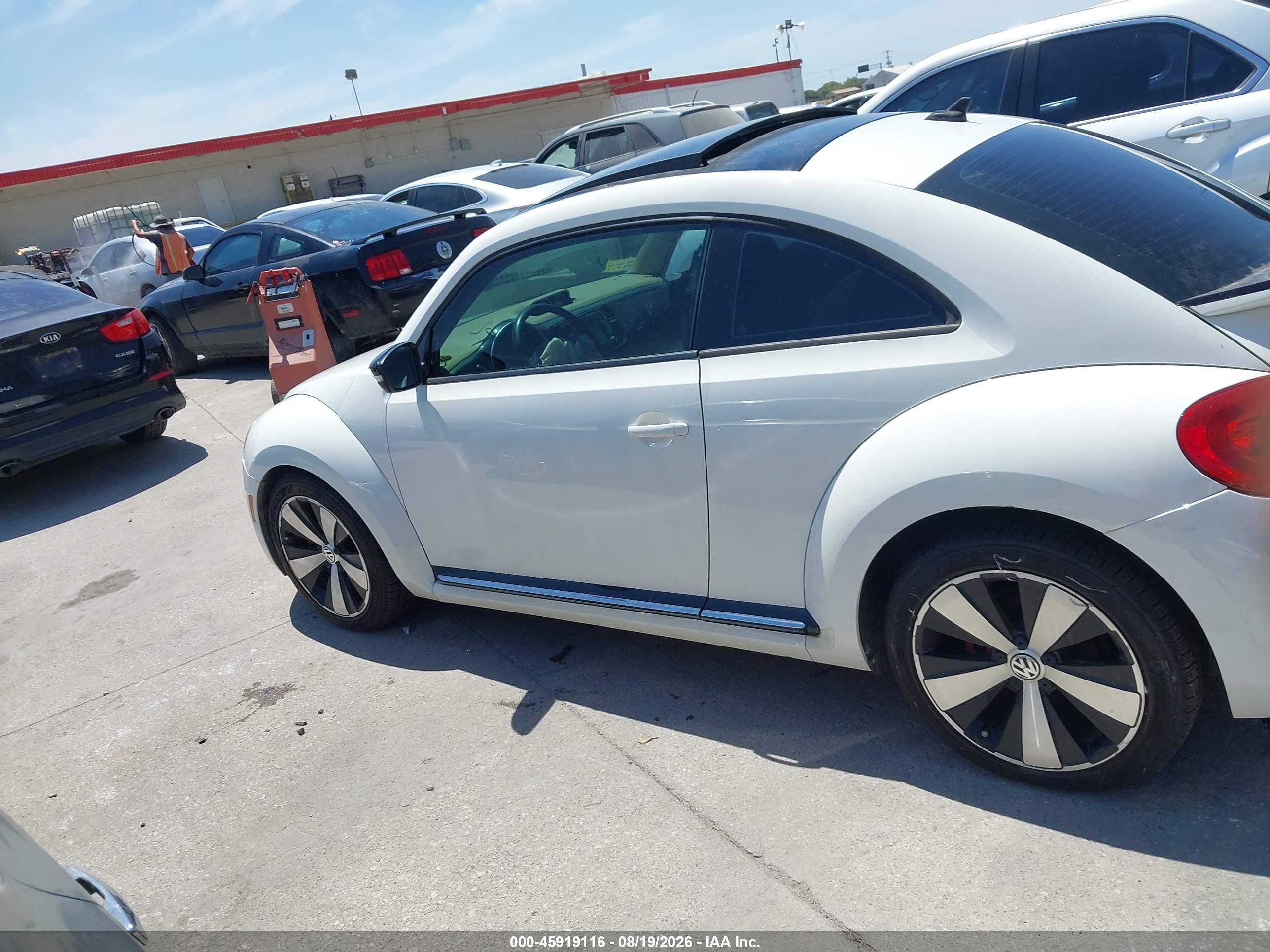 2013 Volkswagen Beetle 2.0t Turbo White vin: 3VWV67AT5DM645281