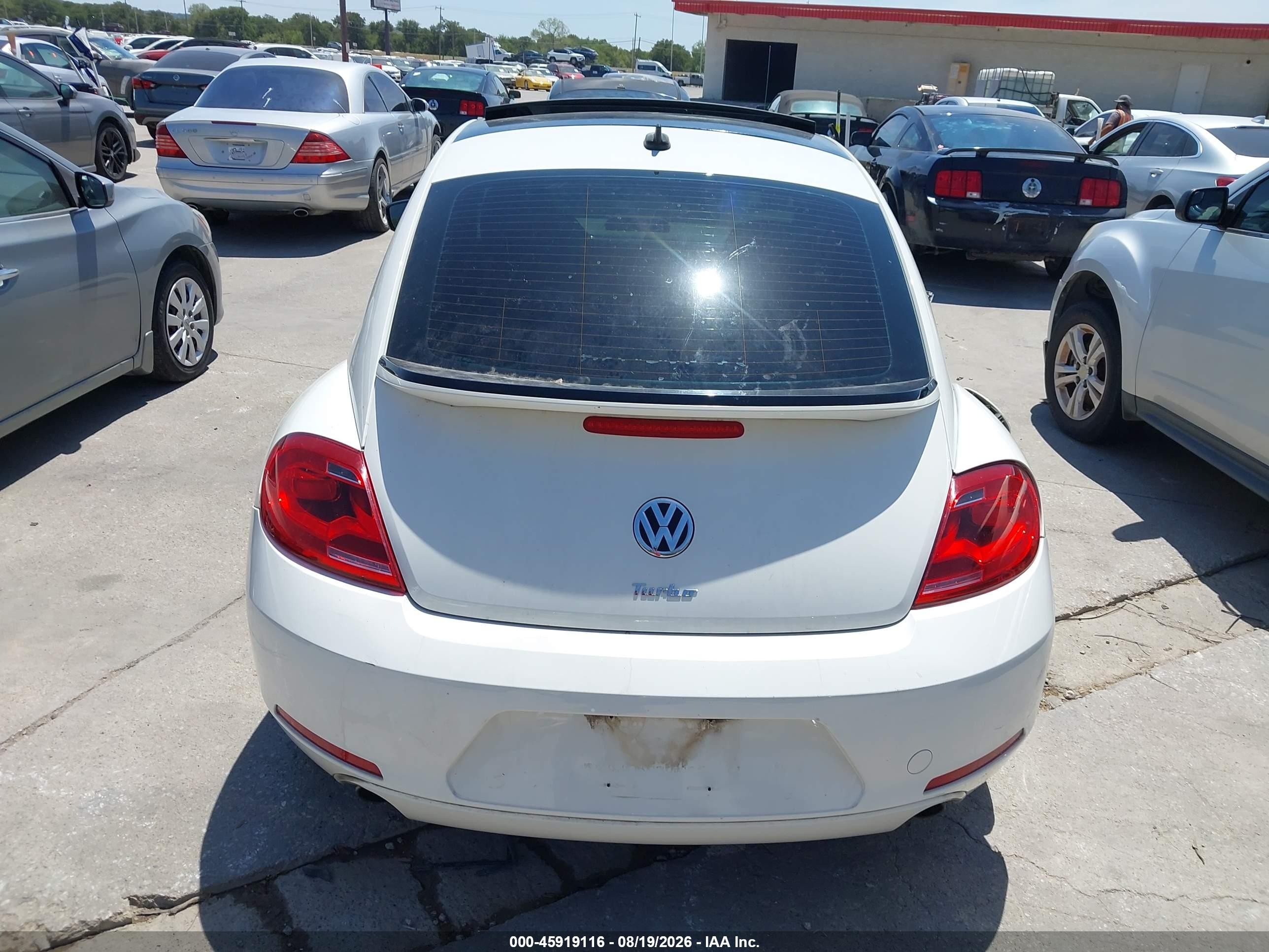 2013 Volkswagen Beetle 2.0t Turbo White vin: 3VWV67AT5DM645281
