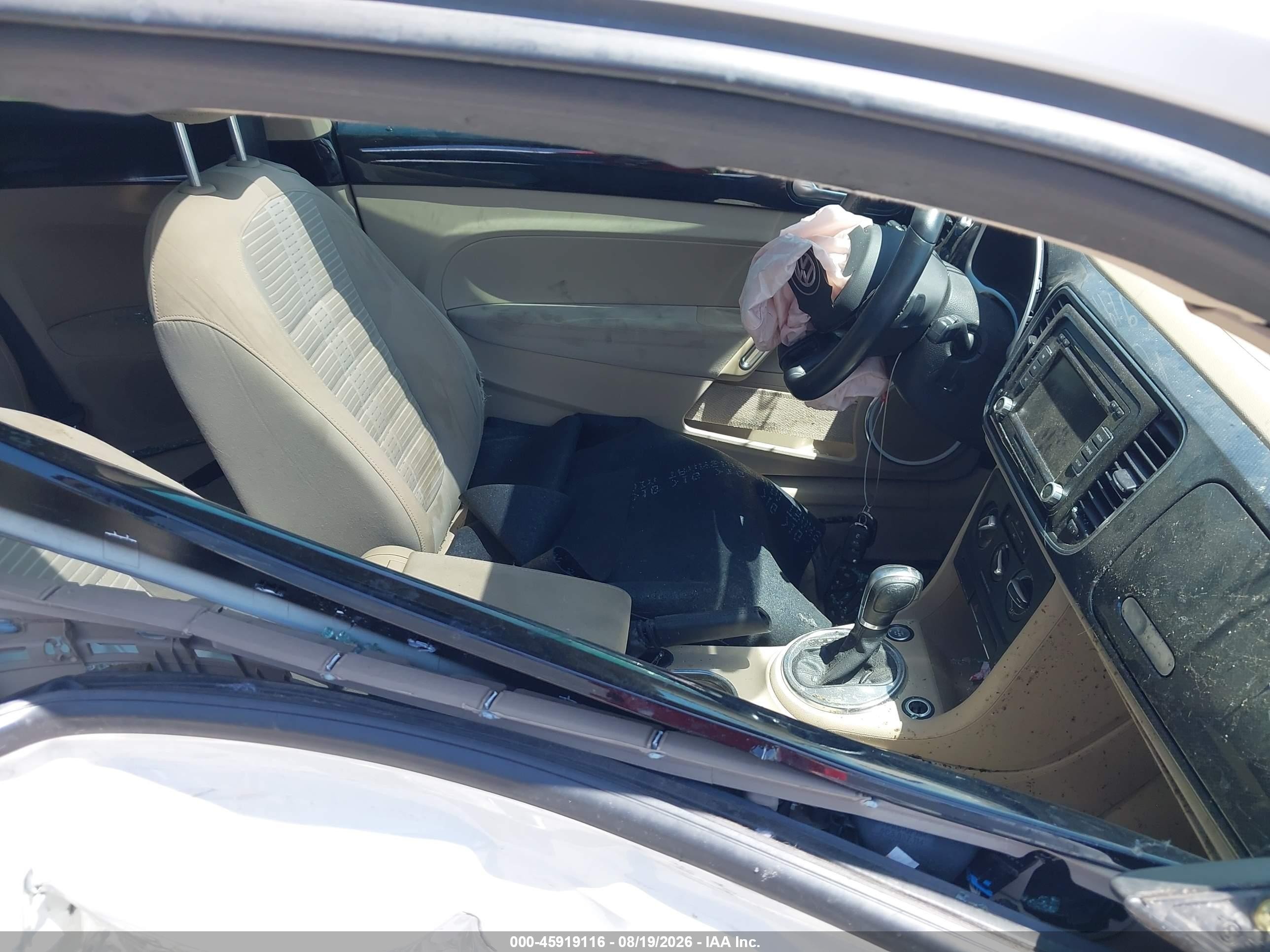2013 Volkswagen Beetle 2.0t Turbo White vin: 3VWV67AT5DM645281