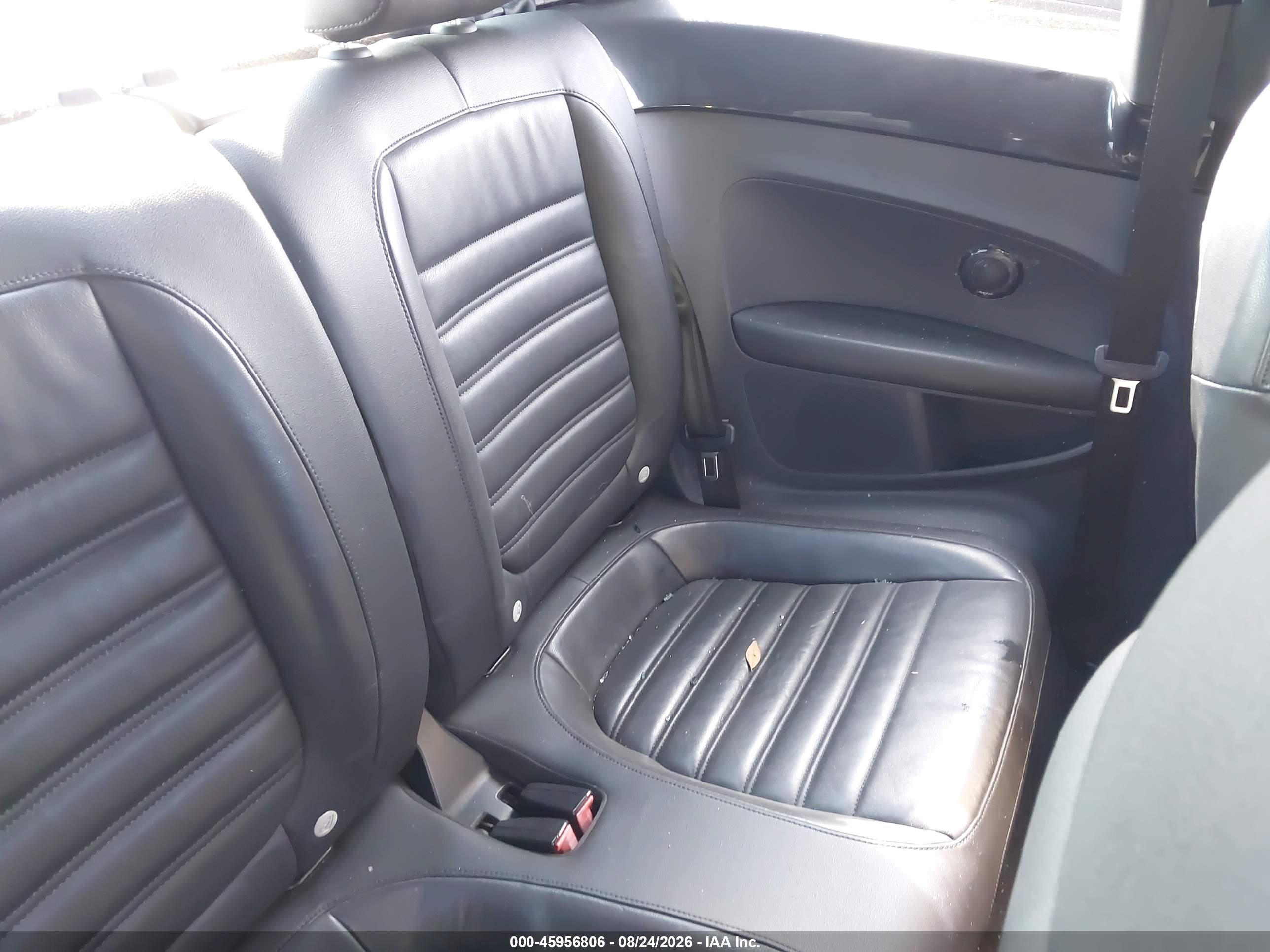 2012 Volkswagen Beetle 2.0t Turbo White vin: 3VWV87AT8CM625454