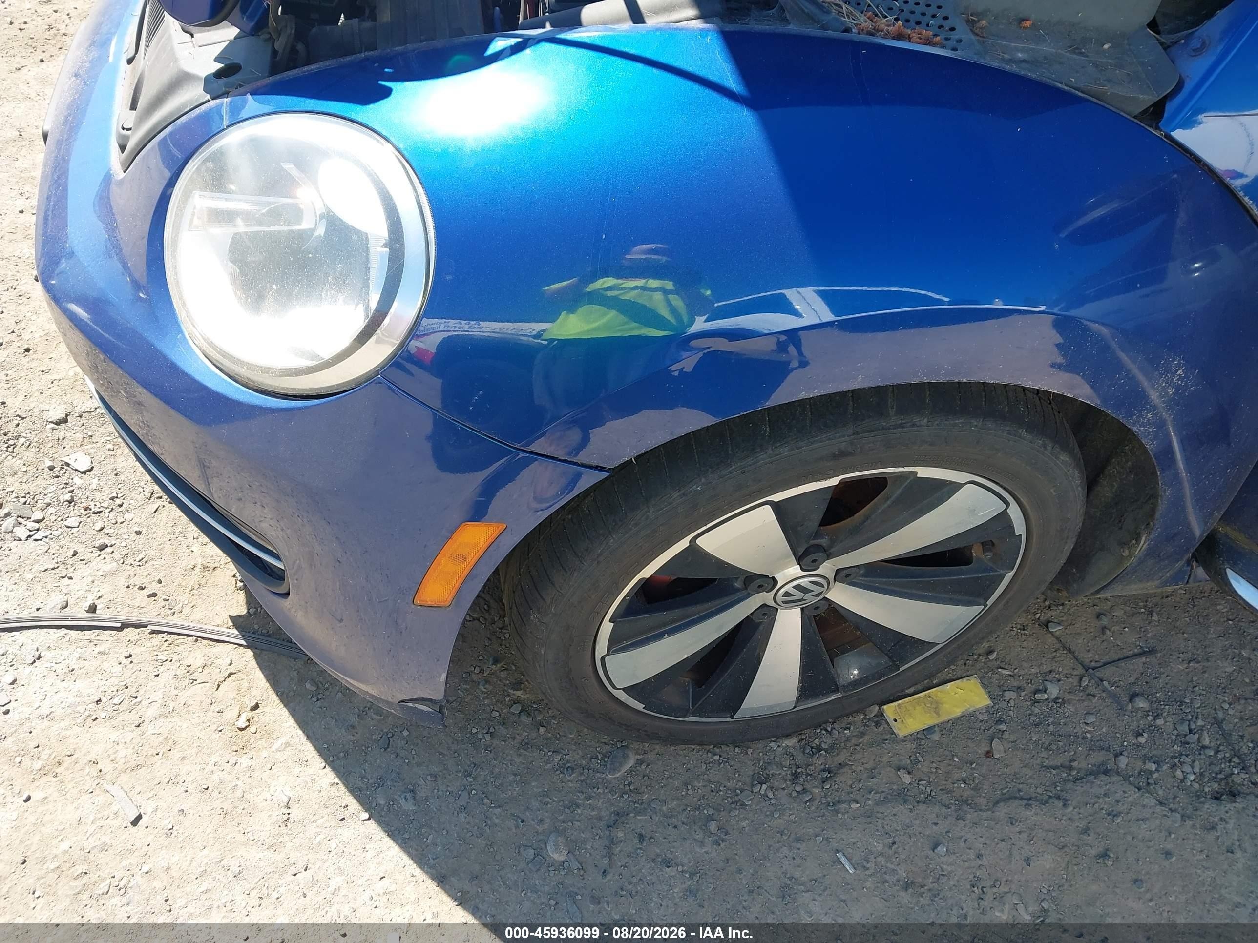 2012 Volkswagen Beetle 2.0t Turbo Синий vin: 3VWVA7AT1CM634436