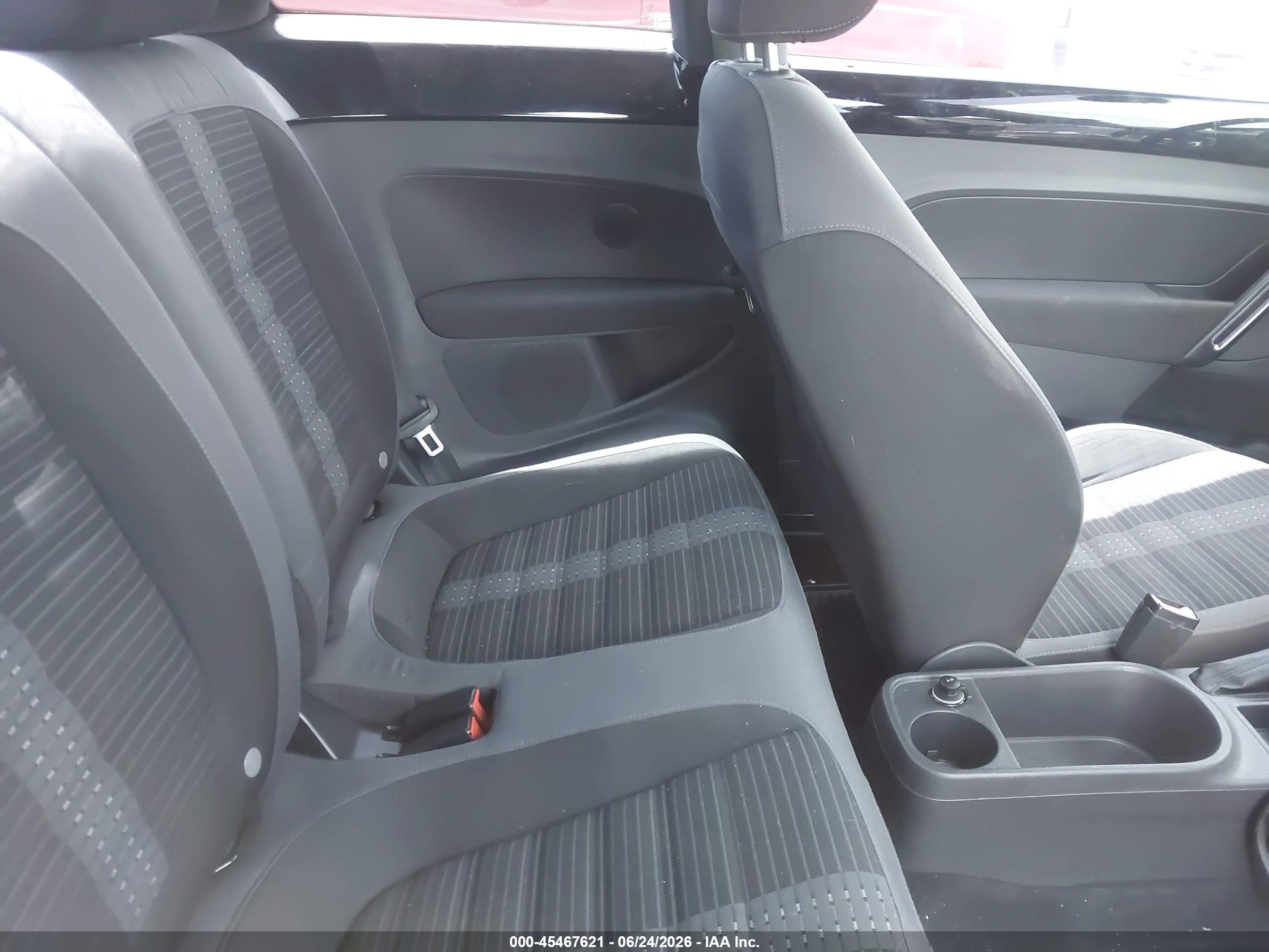 2012 Volkswagen Beetle 2.0t Turbo Silver vin: 3VWVA7AT2CM662603