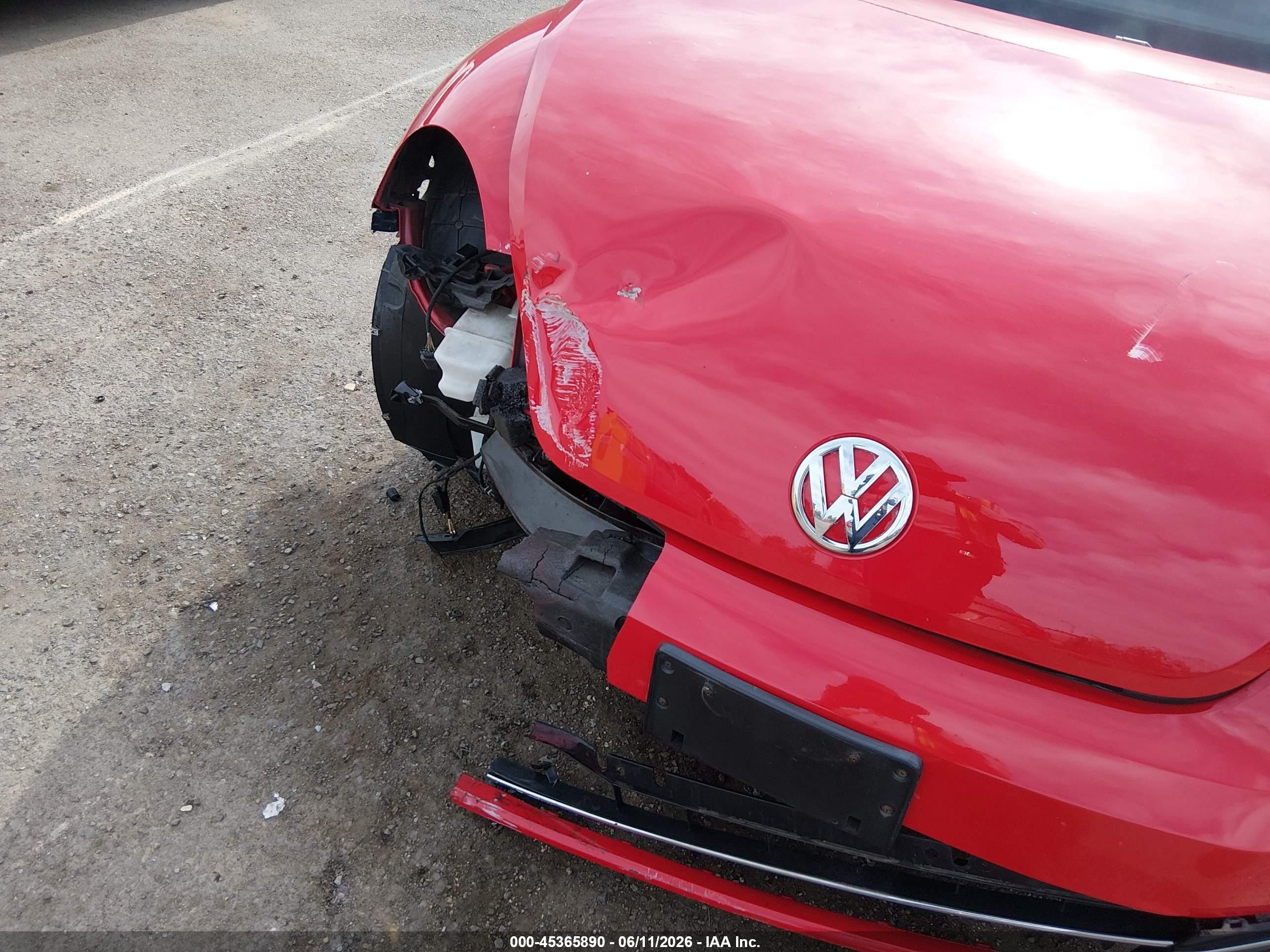 2013 Volkswagen Beetle 2.0t Turbo Red vin: 3VWVA7AT2DM634883