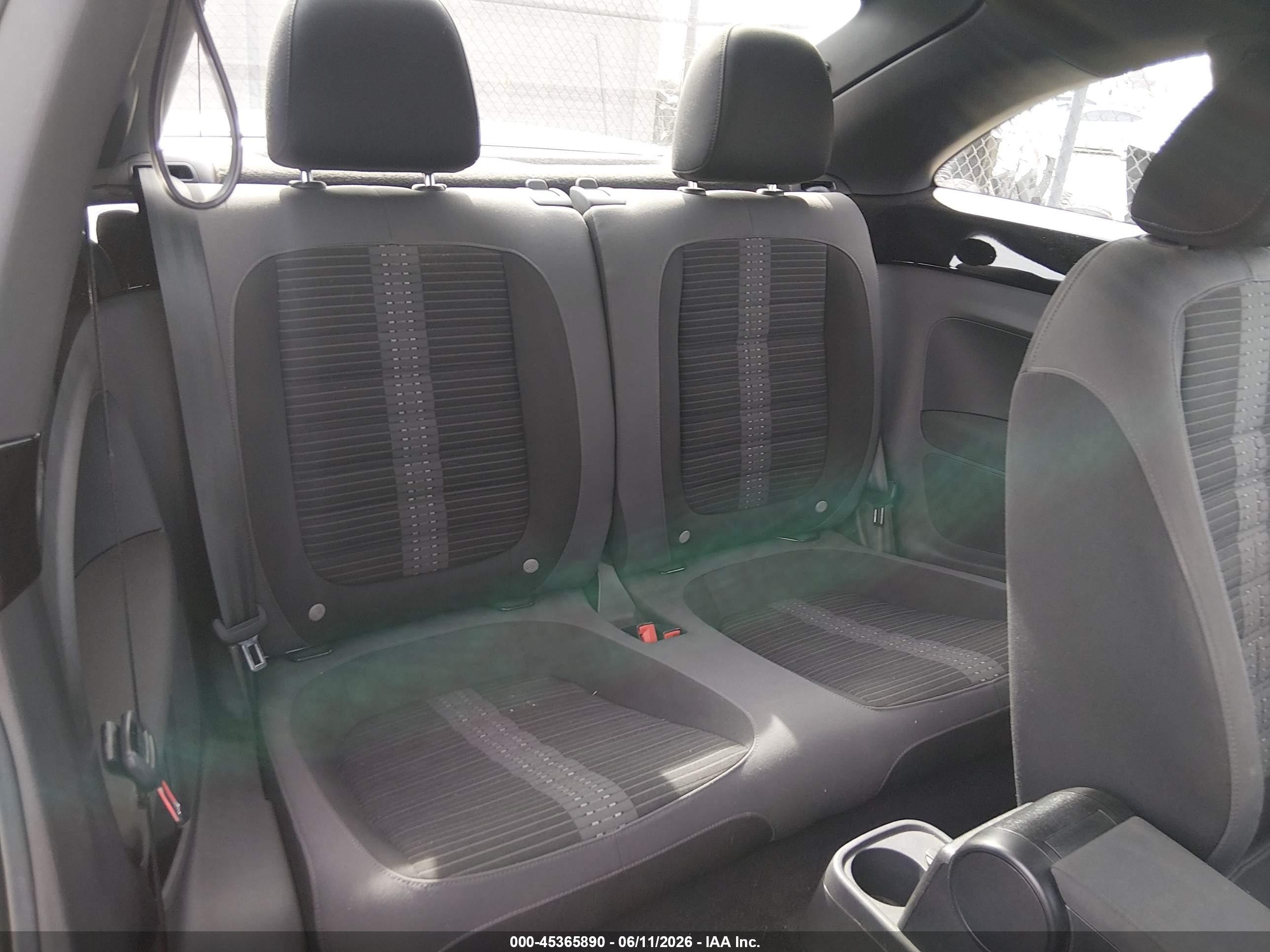2013 Volkswagen Beetle 2.0t Turbo Red vin: 3VWVA7AT2DM634883