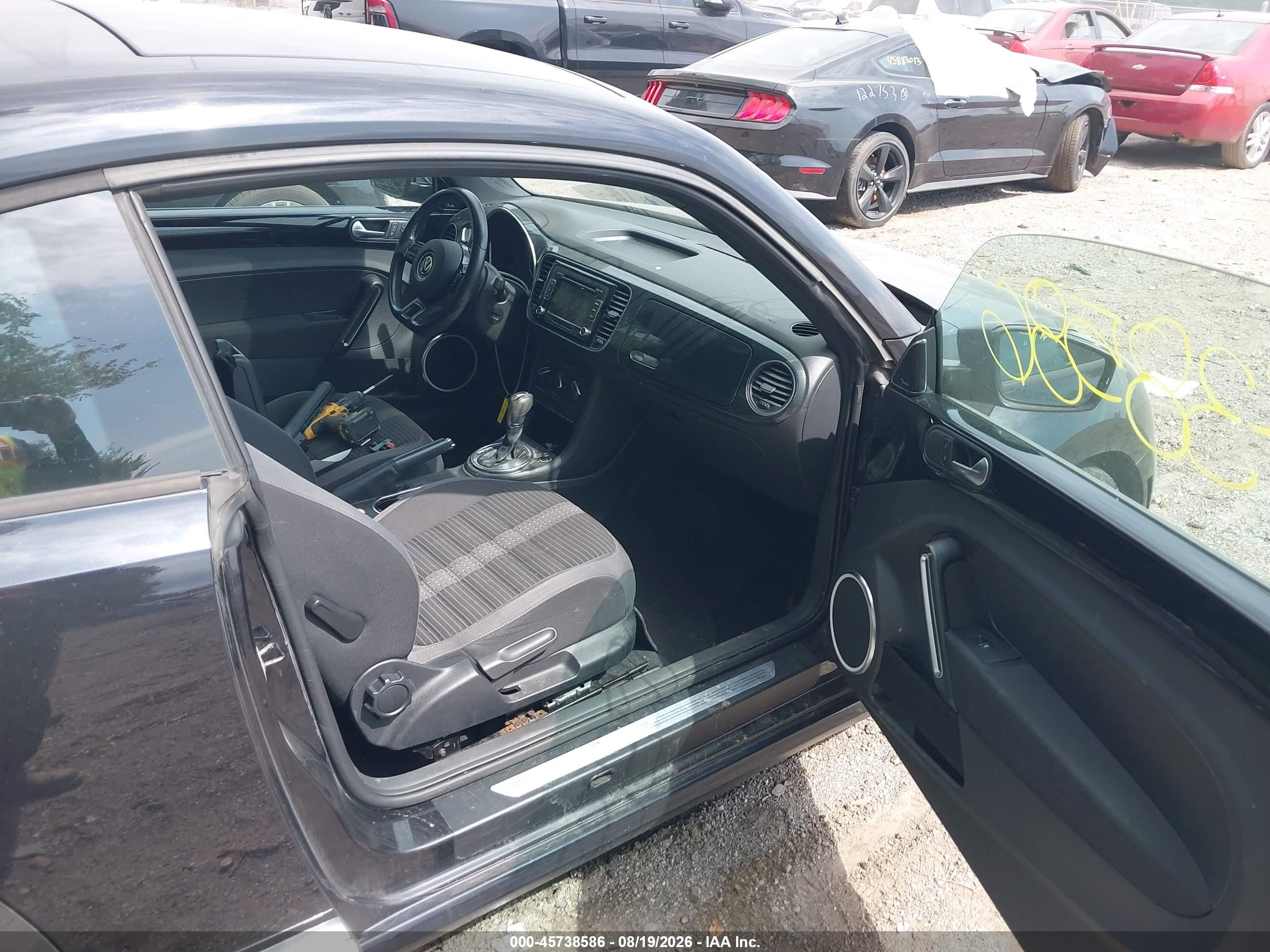 2012 Volkswagen Beetle 2.0t Turbo Black vin: 3VWVA7AT5CM610348