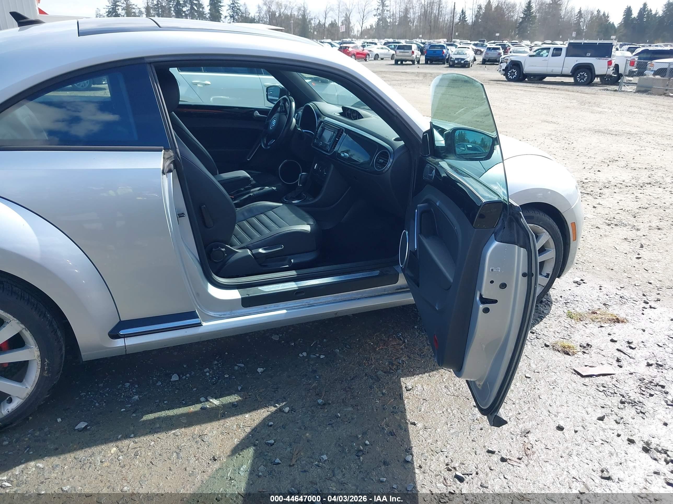 2013 Volkswagen Beetle 2.0t Turbo Silver vin: 3VWVA7ATXDM611884