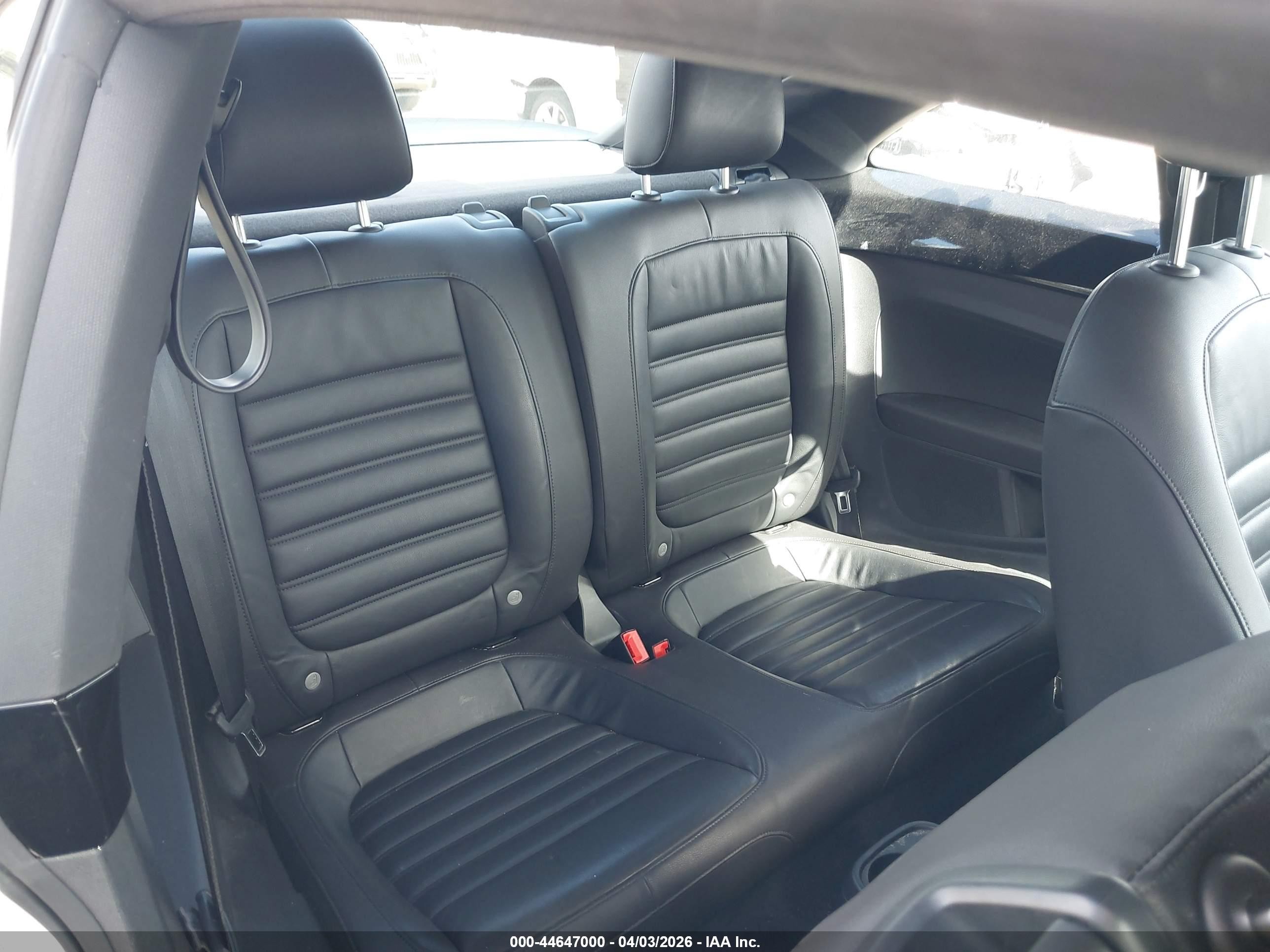 2013 Volkswagen Beetle 2.0t Turbo Silver vin: 3VWVA7ATXDM611884