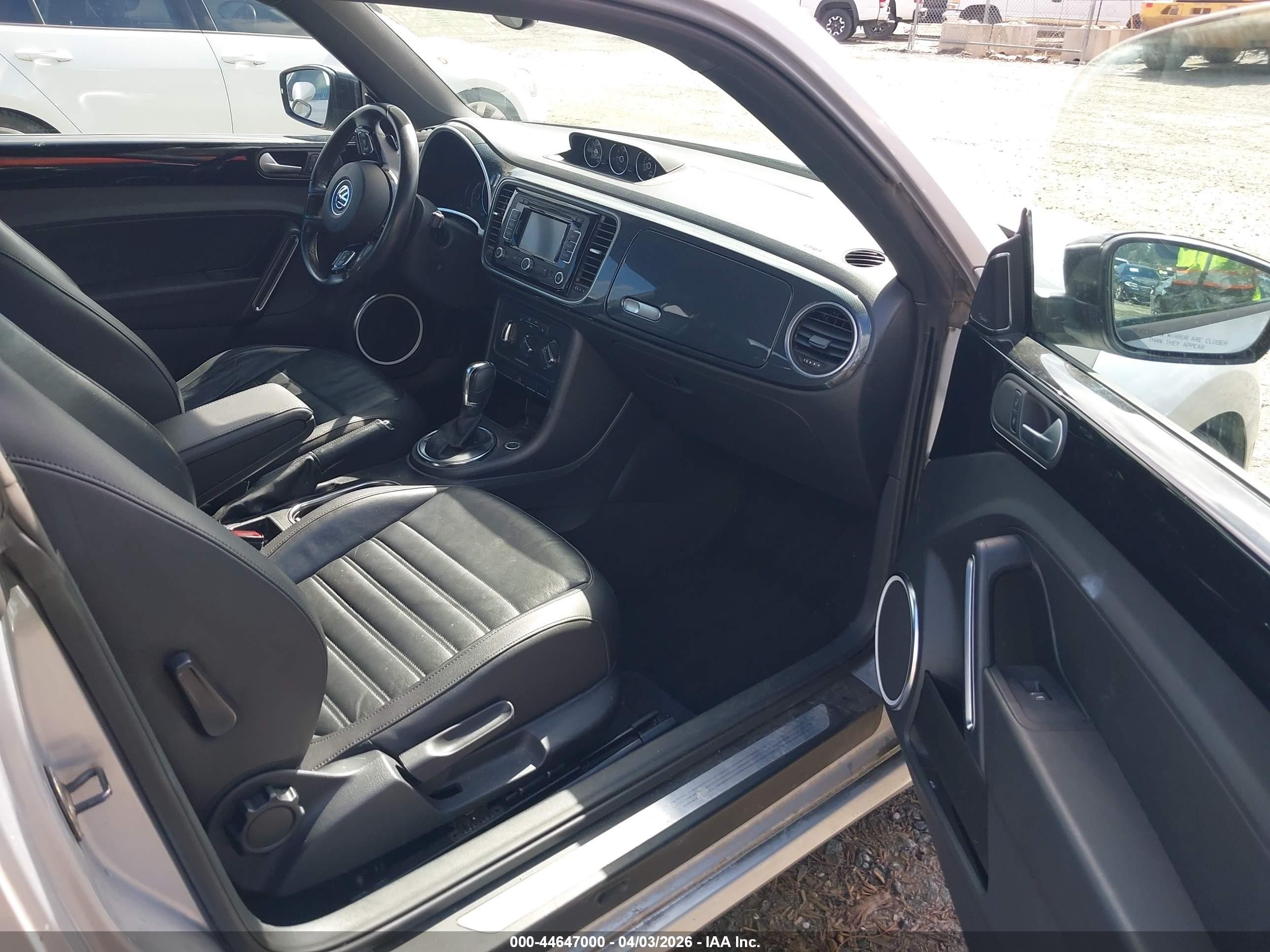 2013 Volkswagen Beetle 2.0t Turbo Silver vin: 3VWVA7ATXDM611884
