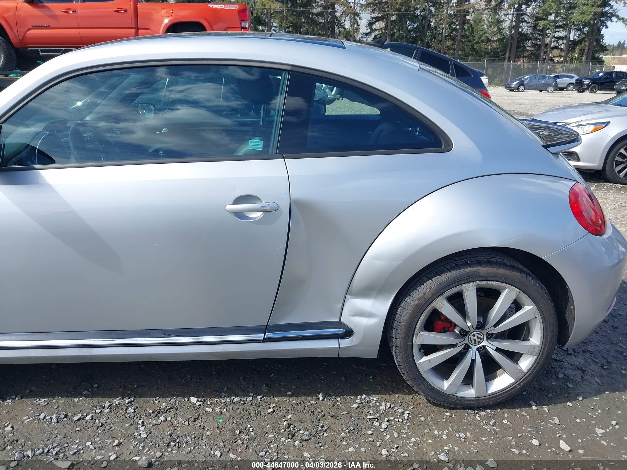 2013 Volkswagen Beetle 2.0t Turbo Silver vin: 3VWVA7ATXDM611884