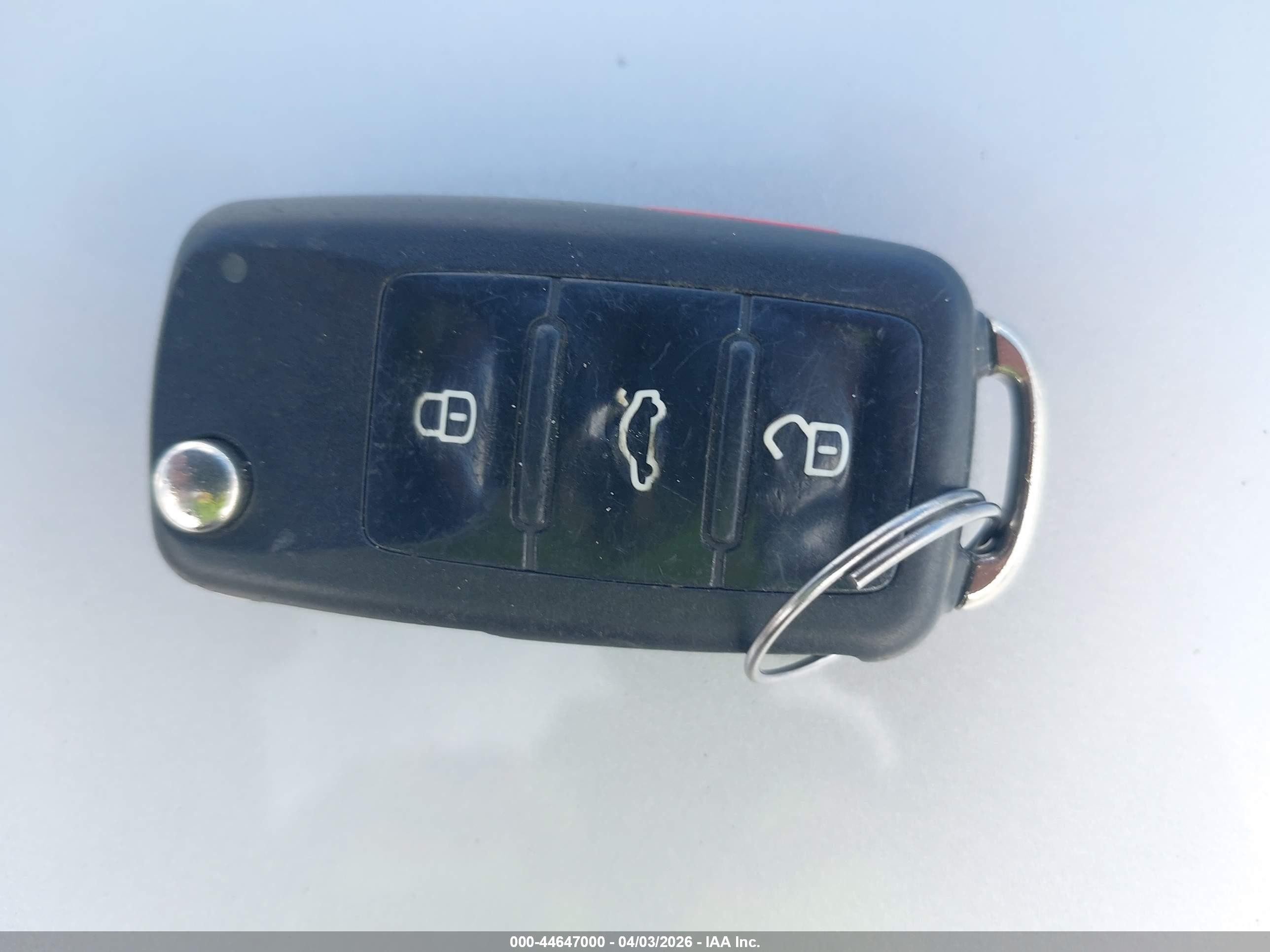 2013 Volkswagen Beetle 2.0t Turbo Silver vin: 3VWVA7ATXDM611884