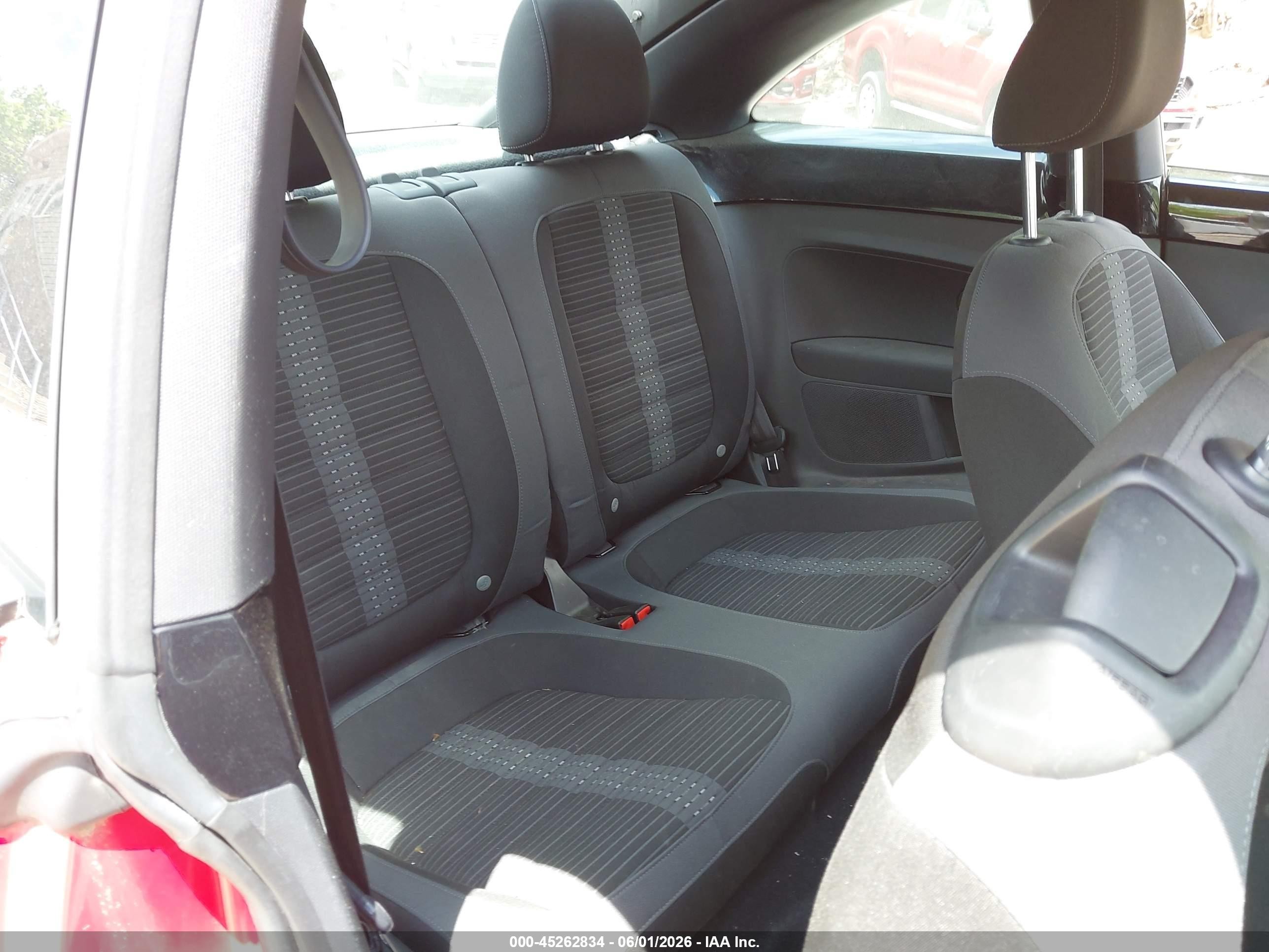 2014 Volkswagen Beetle 2.0t R-line Red vin: 3VWVT7AT2EM613981