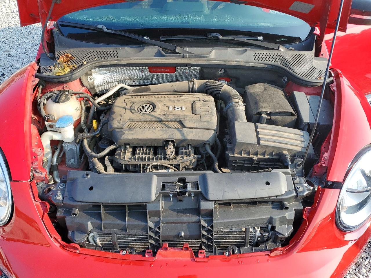 2015 Volkswagen Beetle R-line Red vin: 3VWVT7AT2FM646240