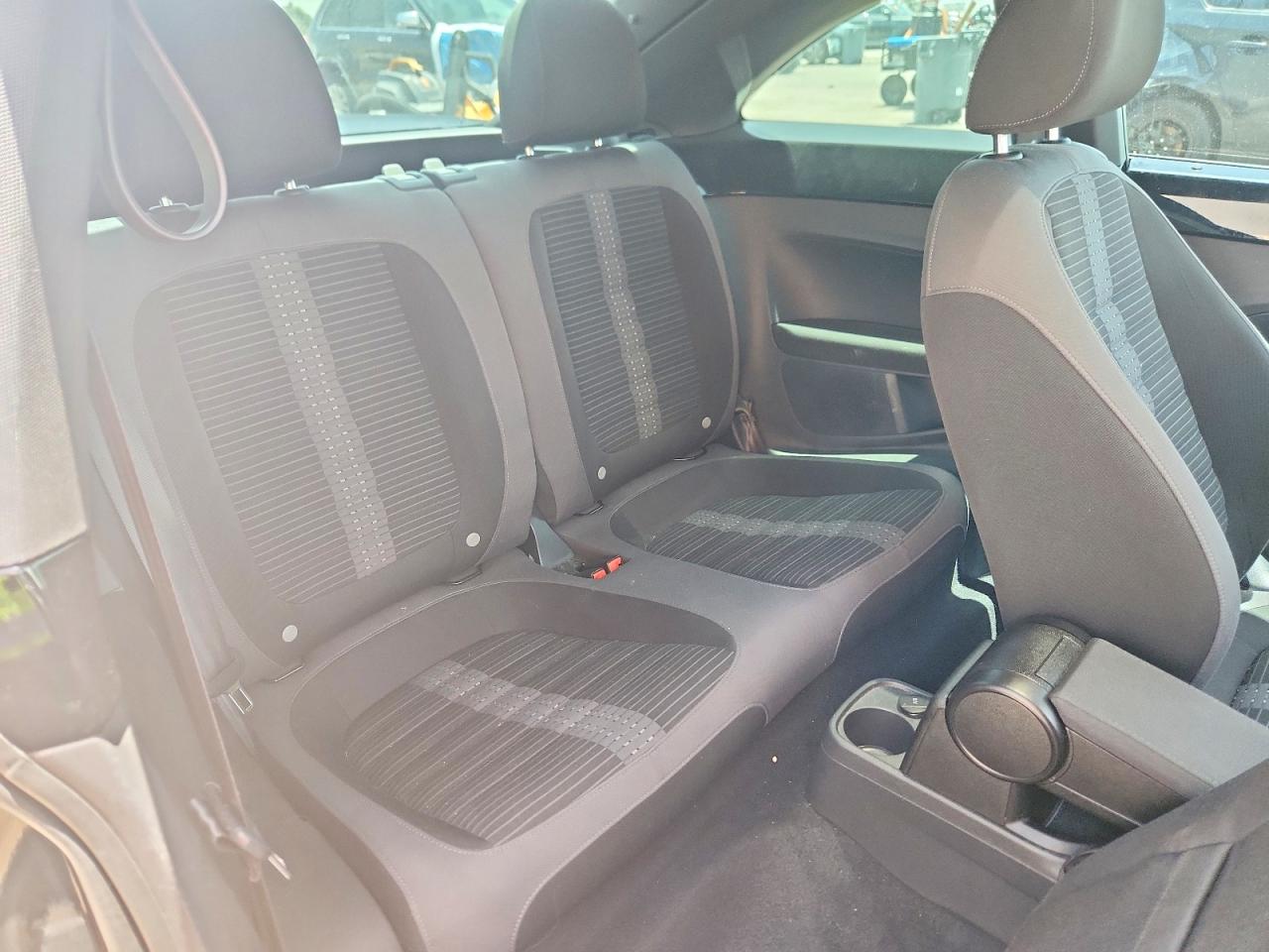2014 Volkswagen Beetle Turbo Black vin: 3VWVT7AT5EM638468