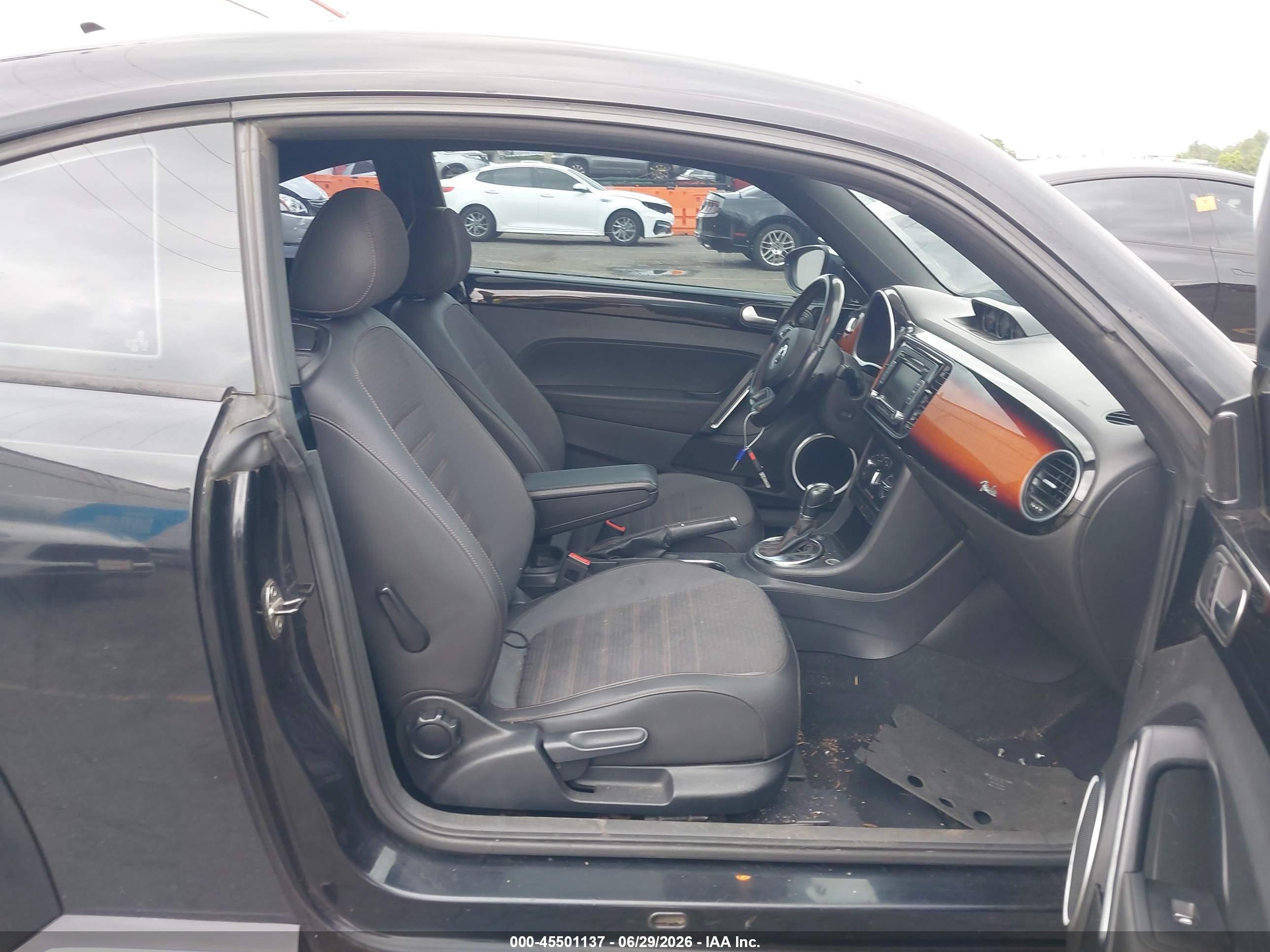 2013 Volkswagen Beetle 2.0t Fender Edition Black vin: 3VWVT7AT6DM680713
