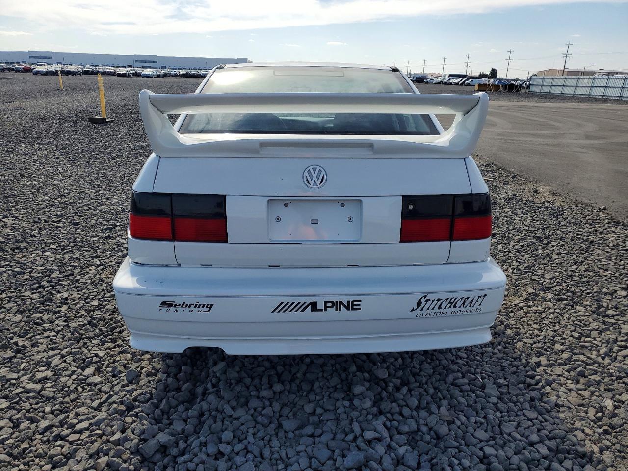 1996 Volkswagen Jetta Trek White vin: 3VWWA81H0TM105498