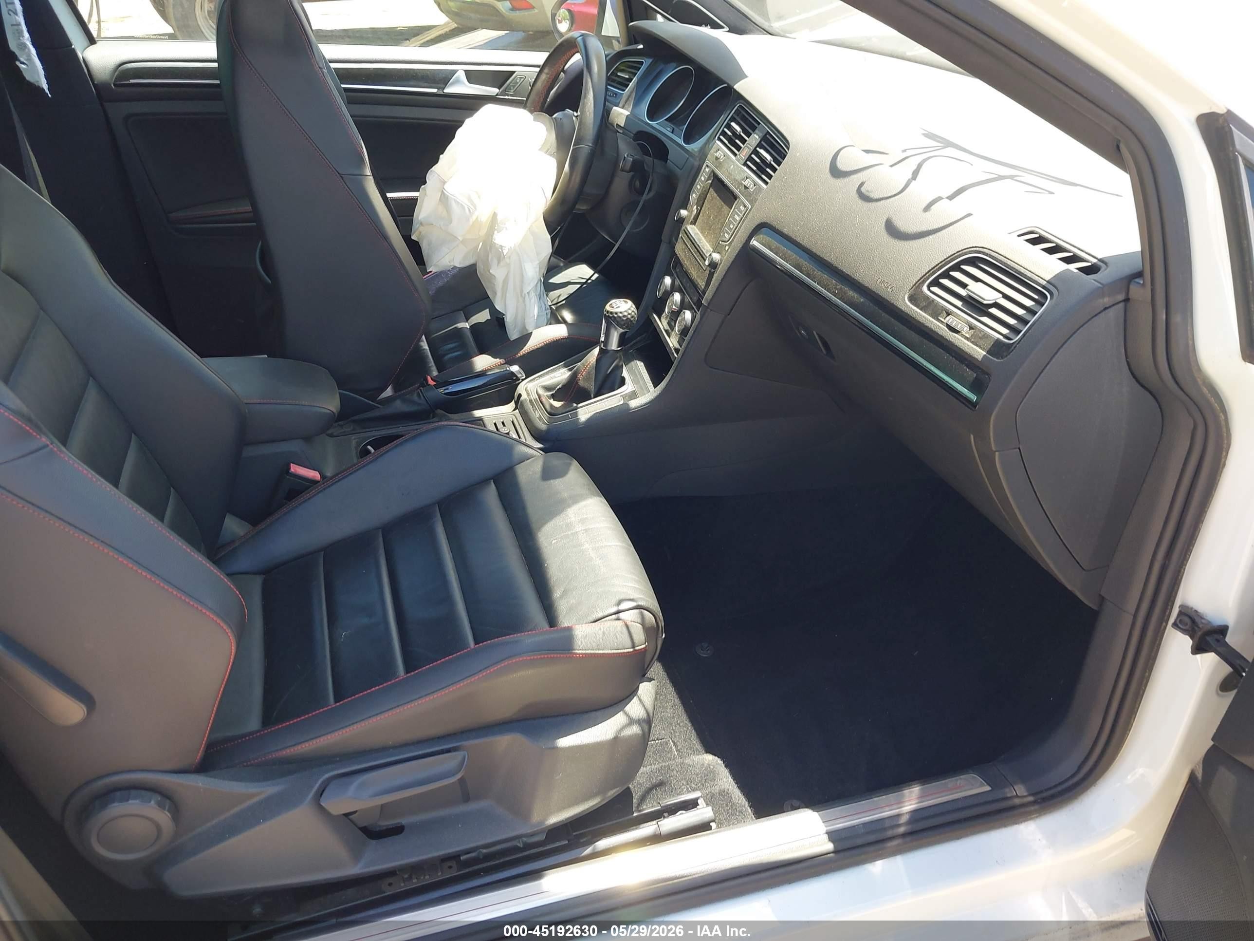 2015 Volkswagen Golf Gti 2.0t Se W/performance Package 2-door White vin: 3VWY47AU8FM056532