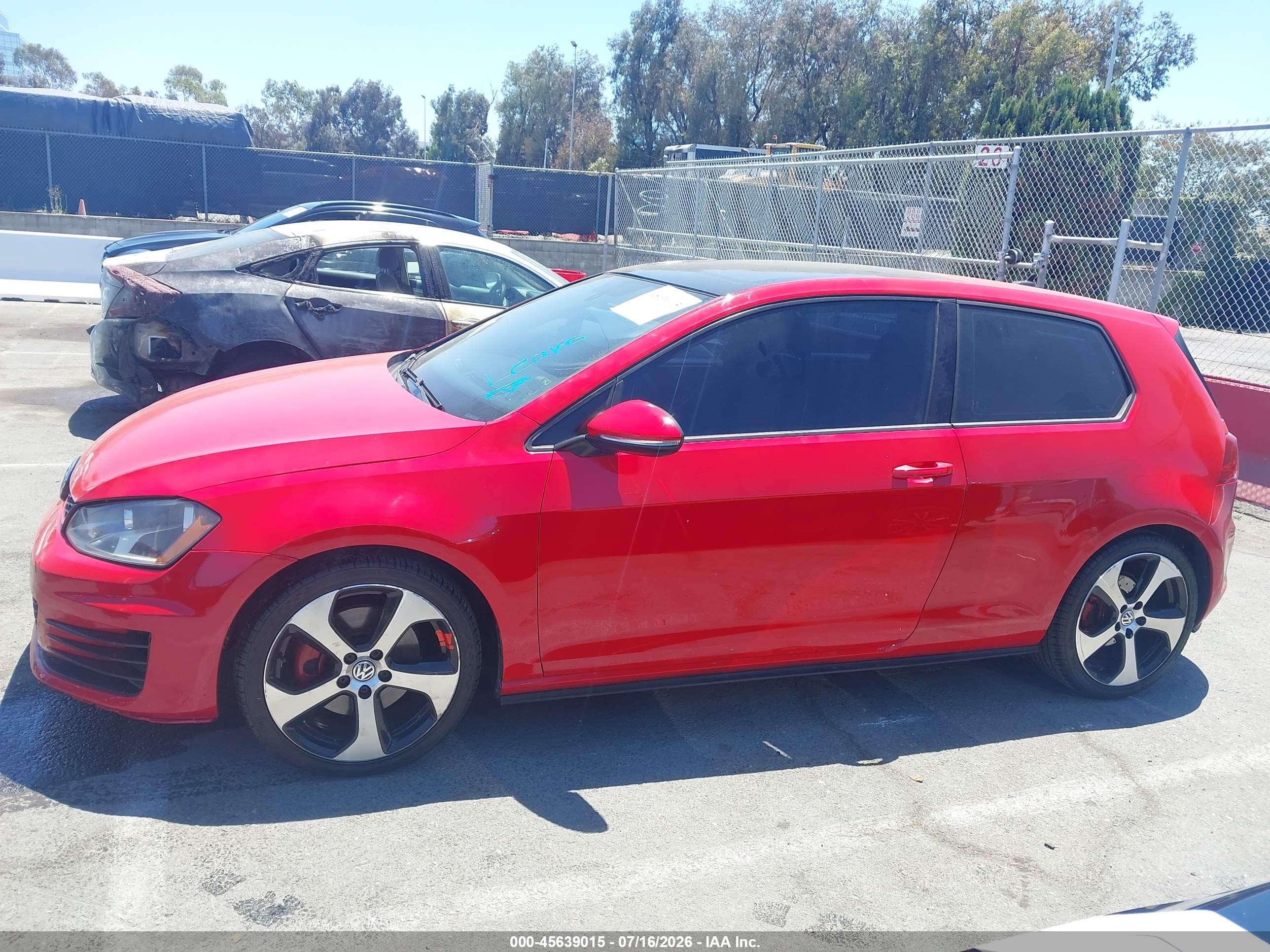 2015 Volkswagen Golf Gti 2.0t Se 2-door Red vin: 3VWYT7AU9FM051102