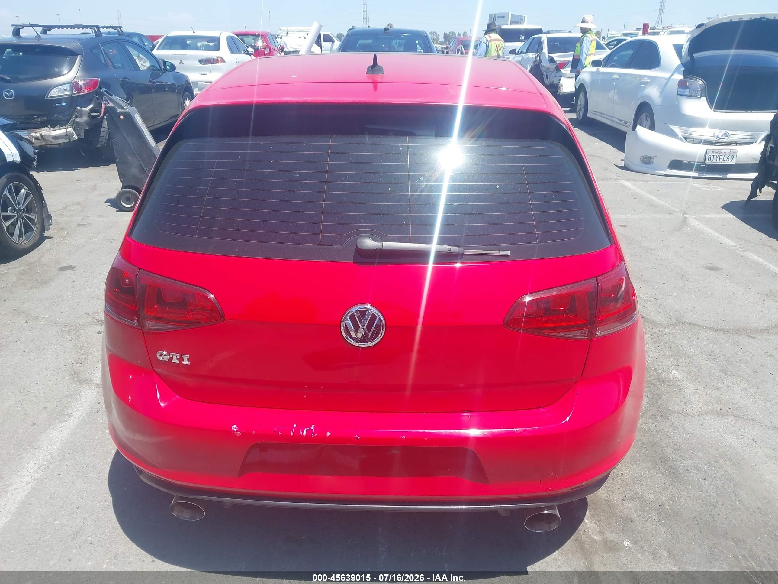 2015 Volkswagen Golf Gti 2.0t Se 2-door Red vin: 3VWYT7AU9FM051102