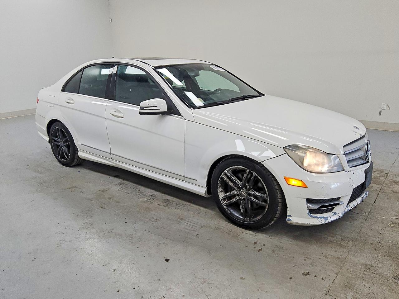 2013 Mercedes-benz C 300 4matic White vin: WDDGF8AB4DR297485