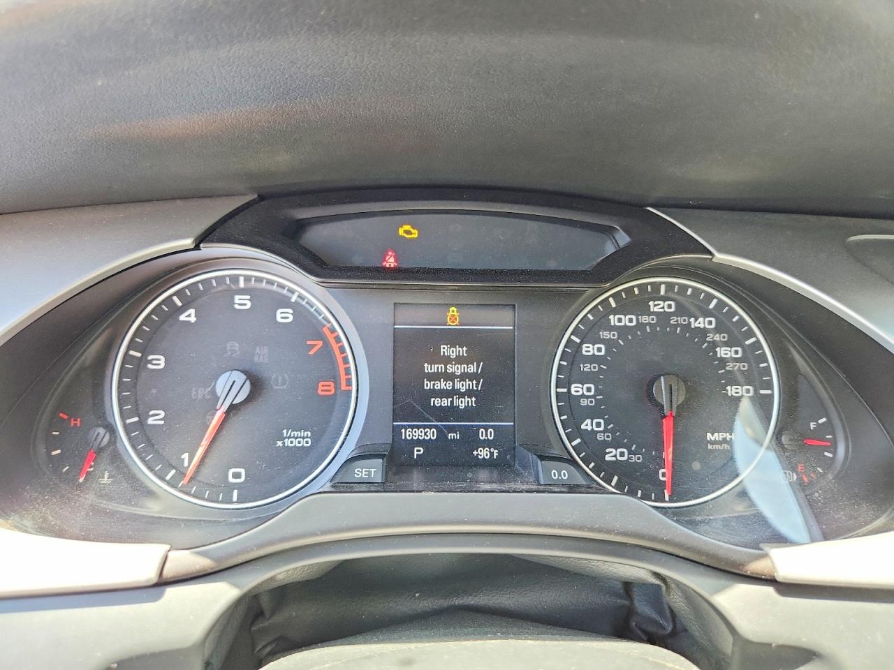 2010 Audi A4 Premium Plus Белый vin: WAUWFAFL3AA140049