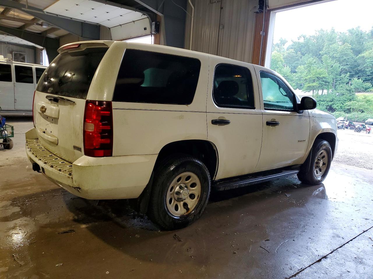 2010 Chevrolet Tahoe K1500 Ls White vin: 1GNUKAE01AR271132