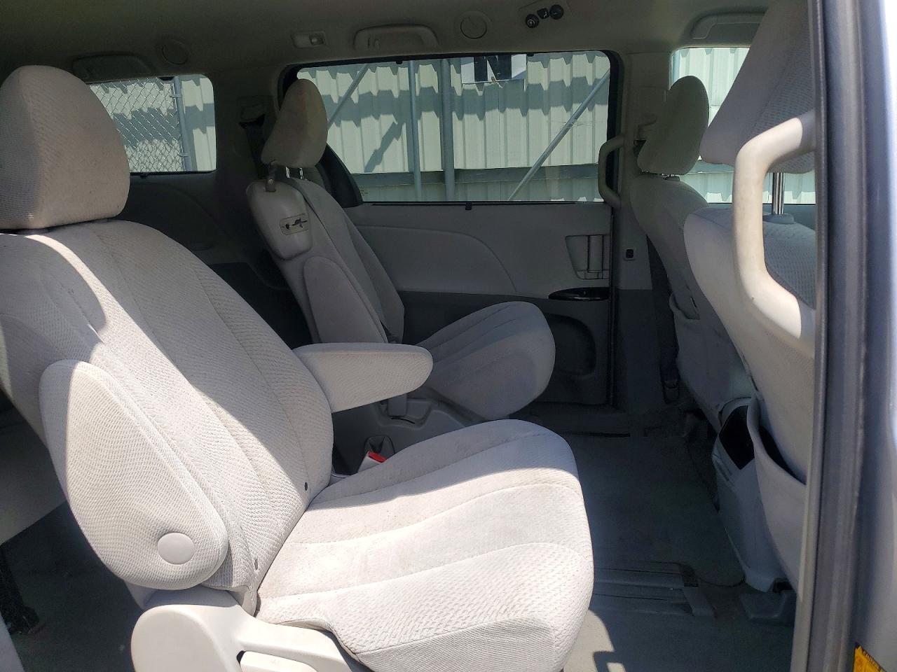 2012 Toyota Sienna Le Silver vin: 5TDKK3DC2CS179846