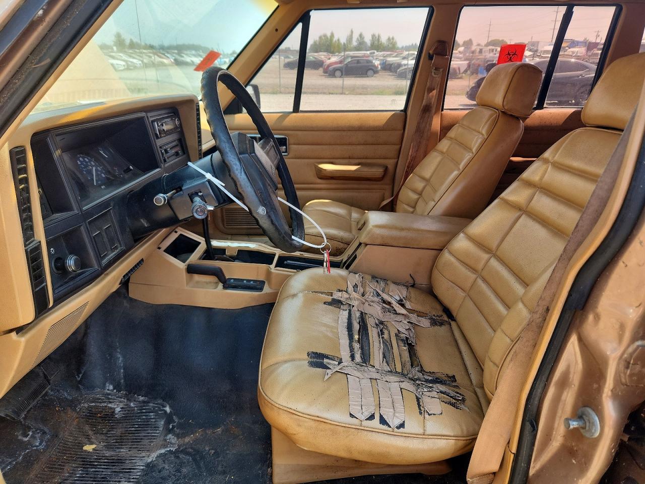 1988 Jeep Cherokee Tan vin: 1JCMR7819JT220507